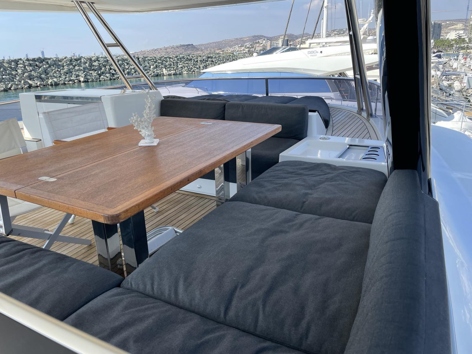 Lagoon 630 Powercat LUX — photo 37