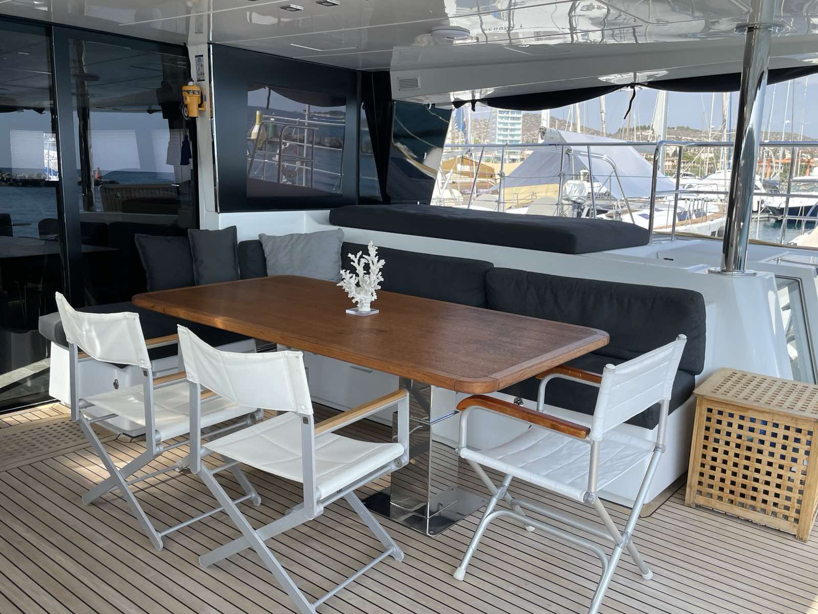 Lagoon 630 Powercat LUX — photo 32