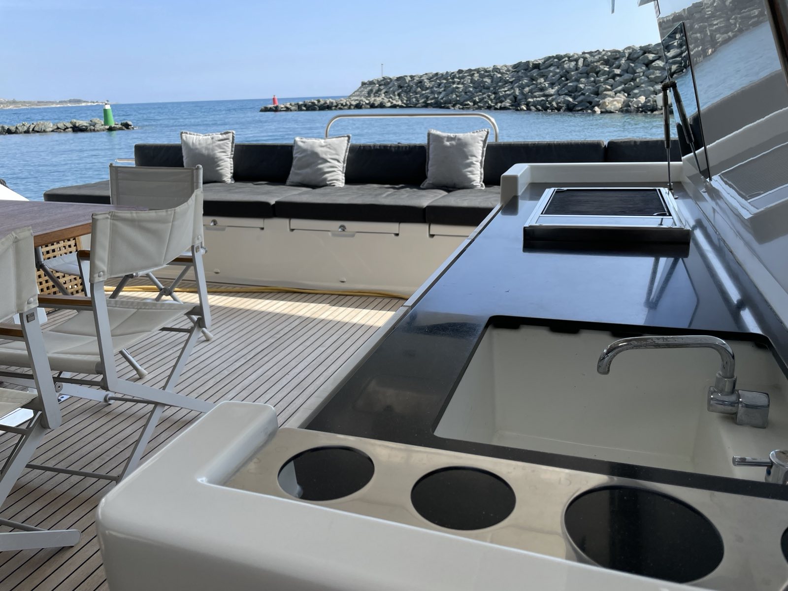 Lagoon 630 Powercat LUX — photo 7