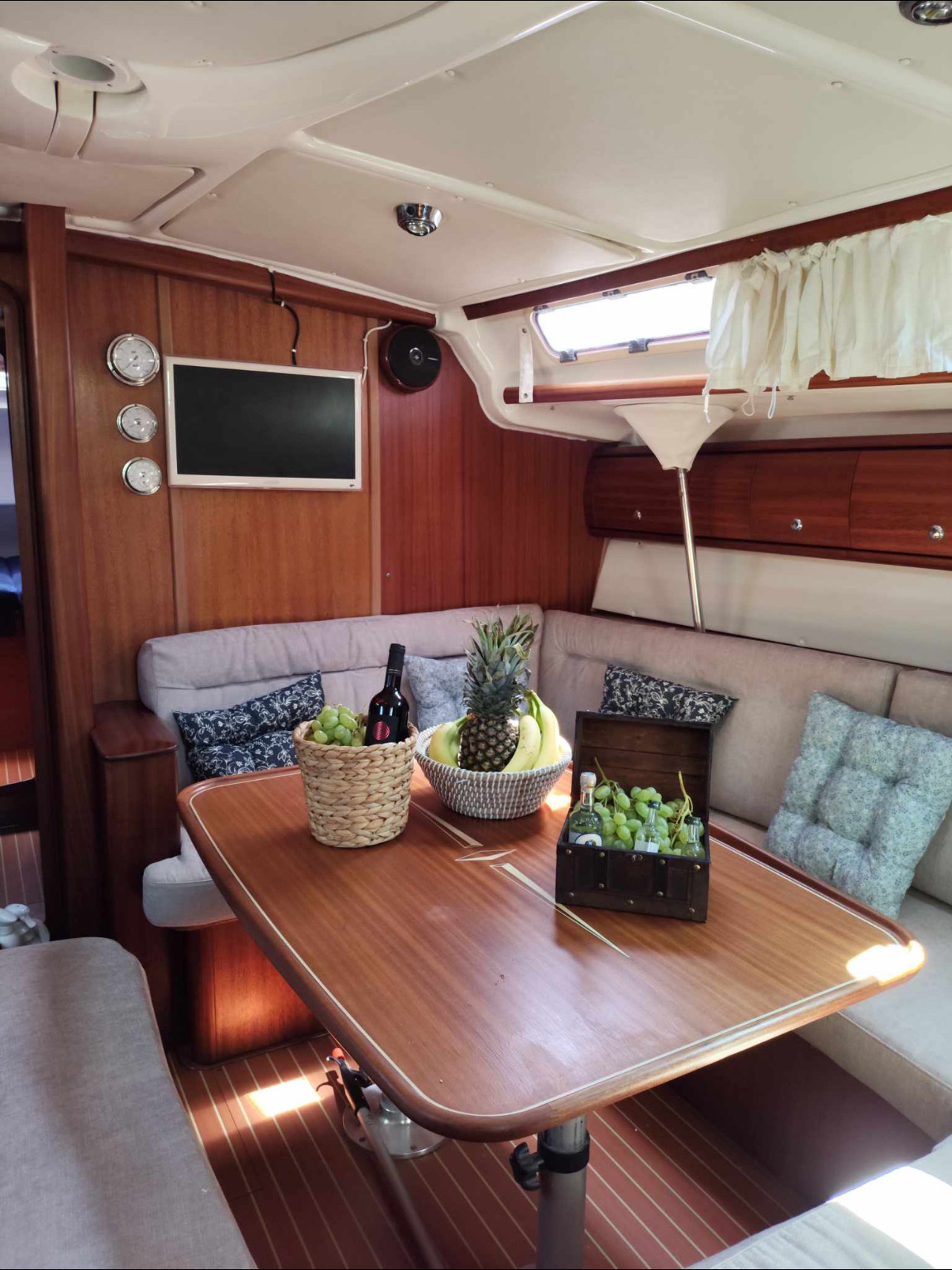 Bavaria 44 — photo 8