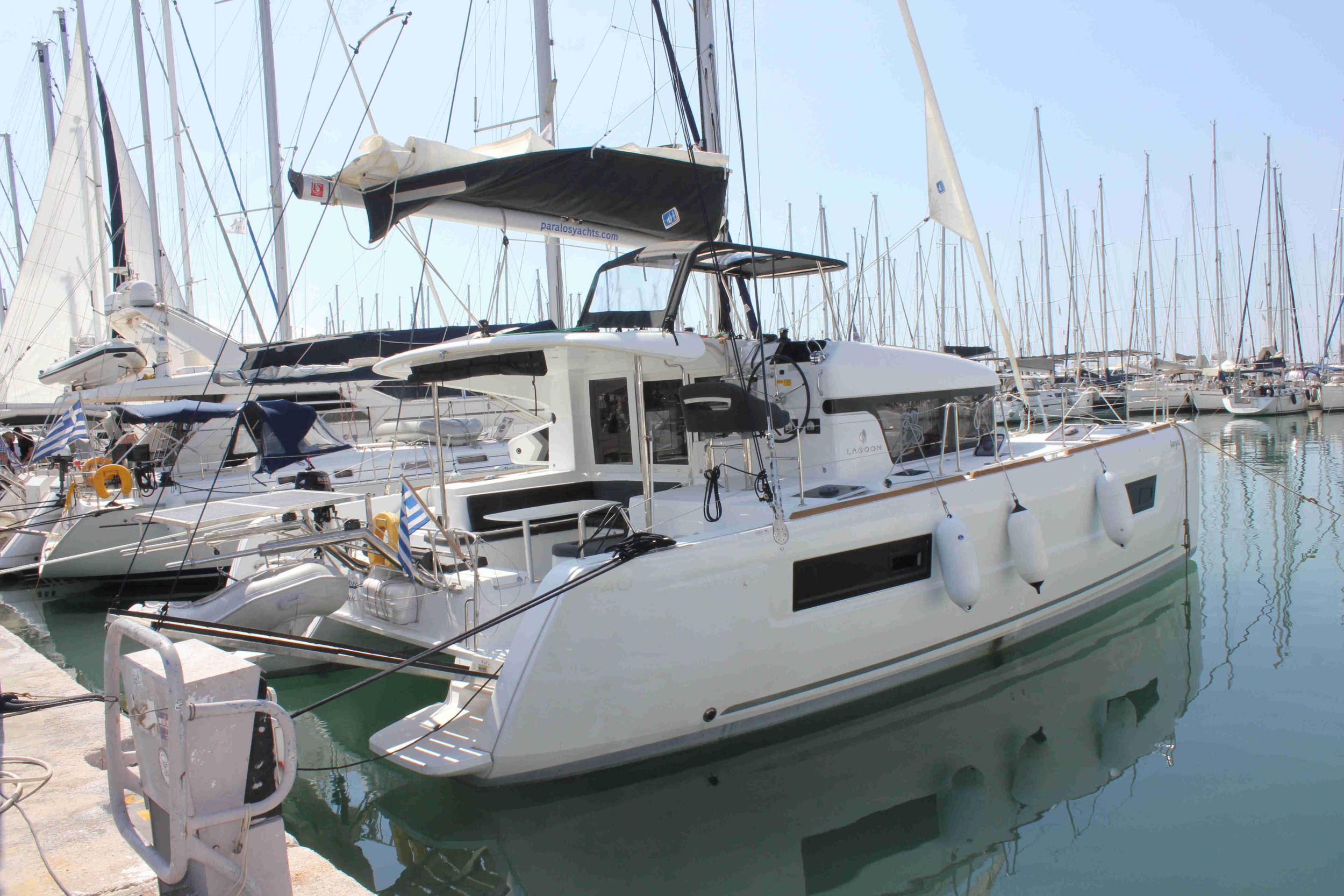 Lagoon 40 — photo 2