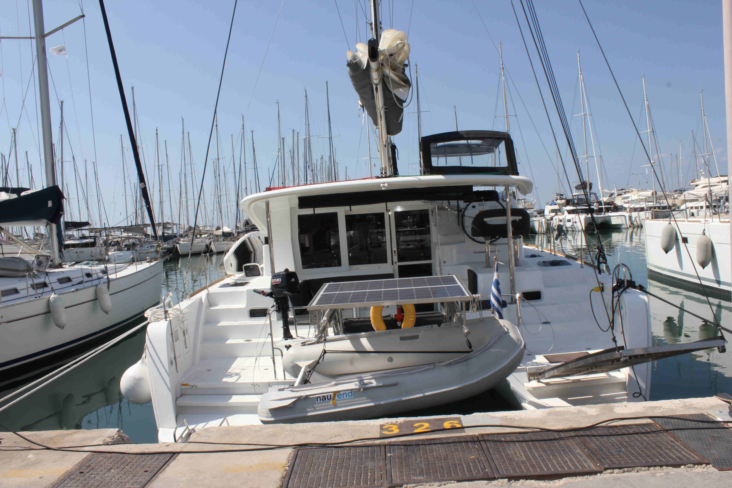 Lagoon 40 — photo 12