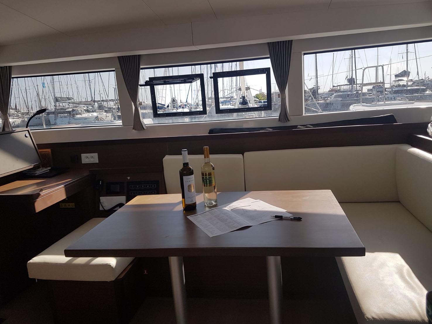 Lagoon 40 — photo 10