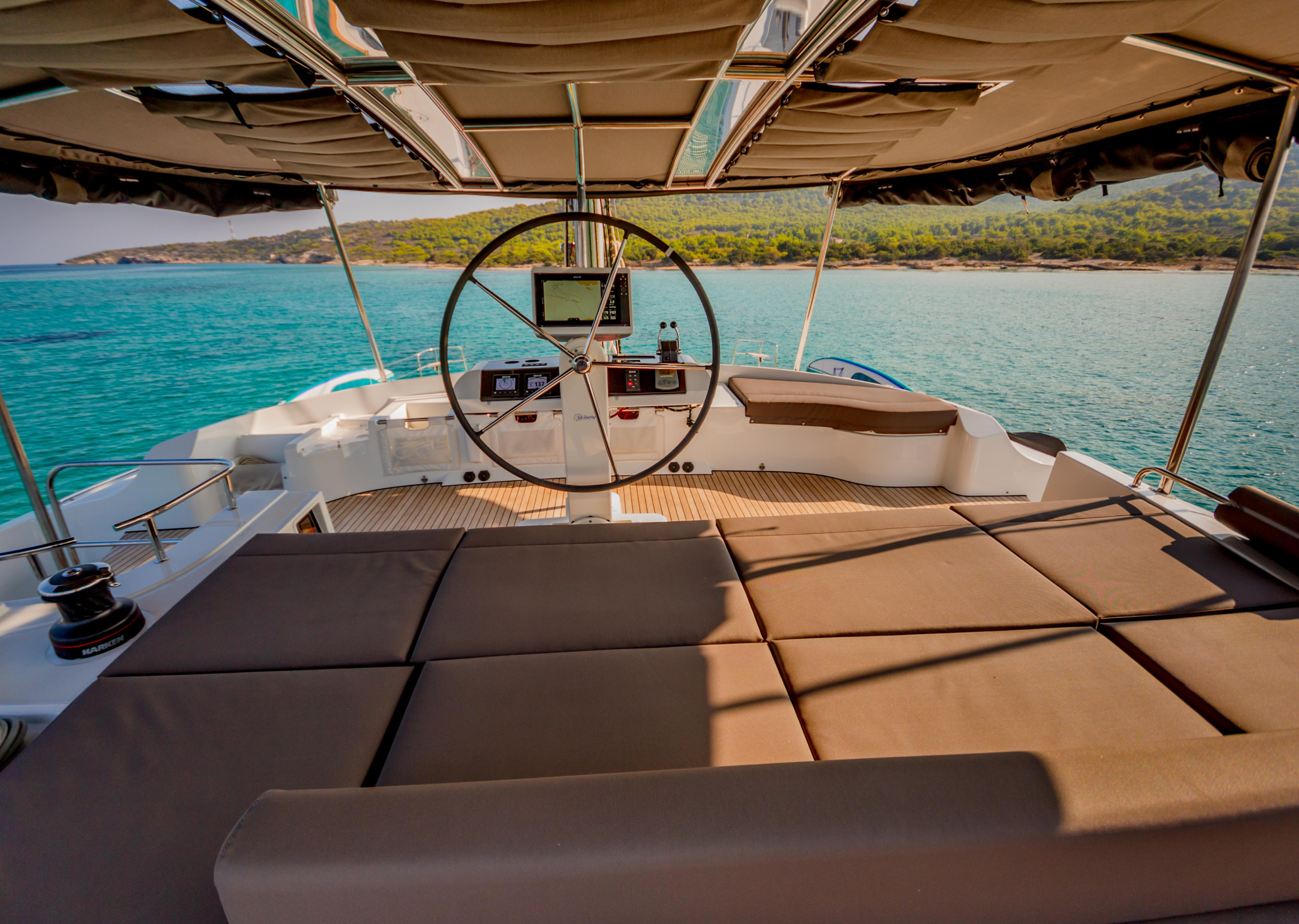 Lagoon 52F — photo 11