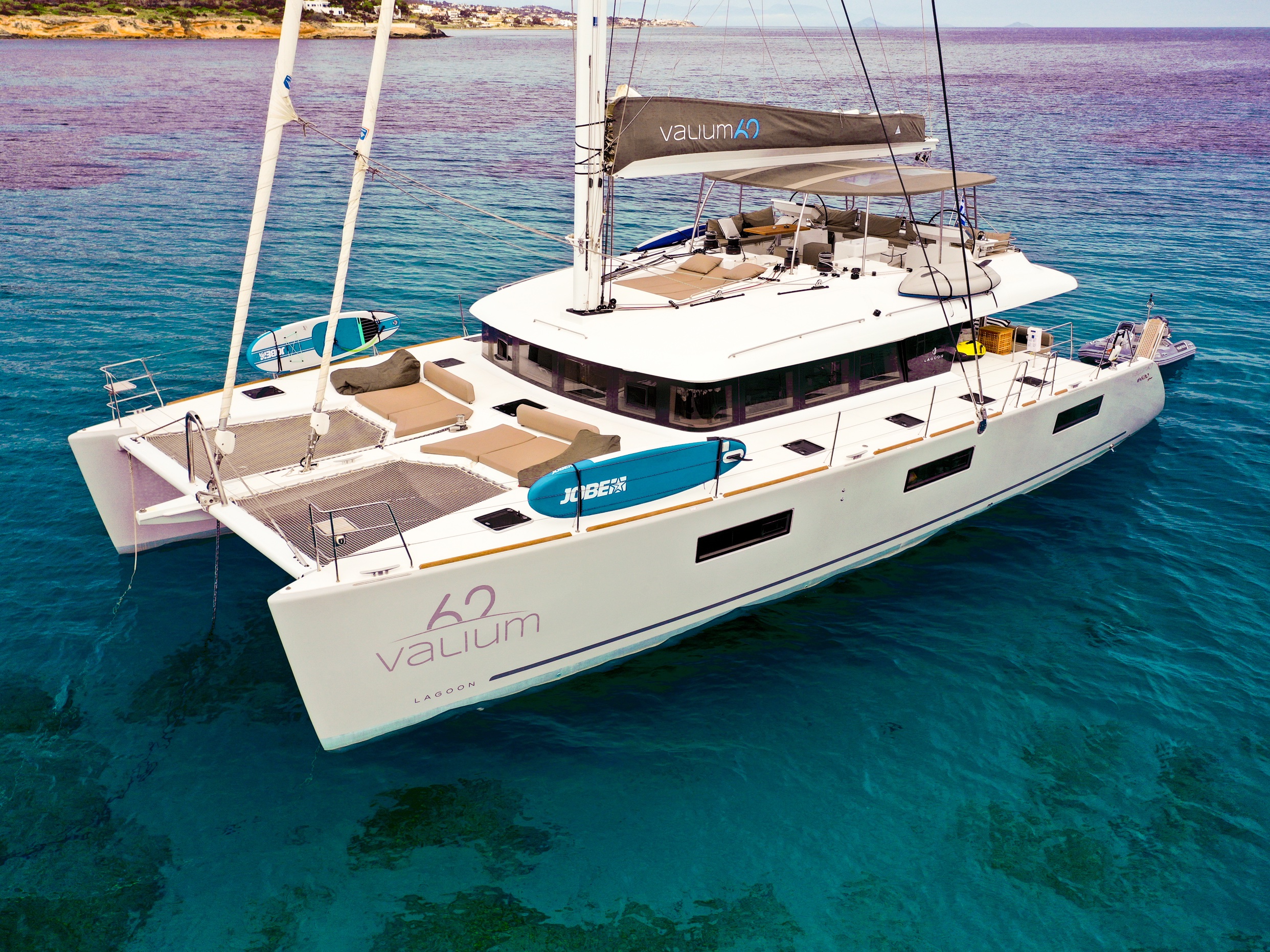 Lagoon 620 — photo 1