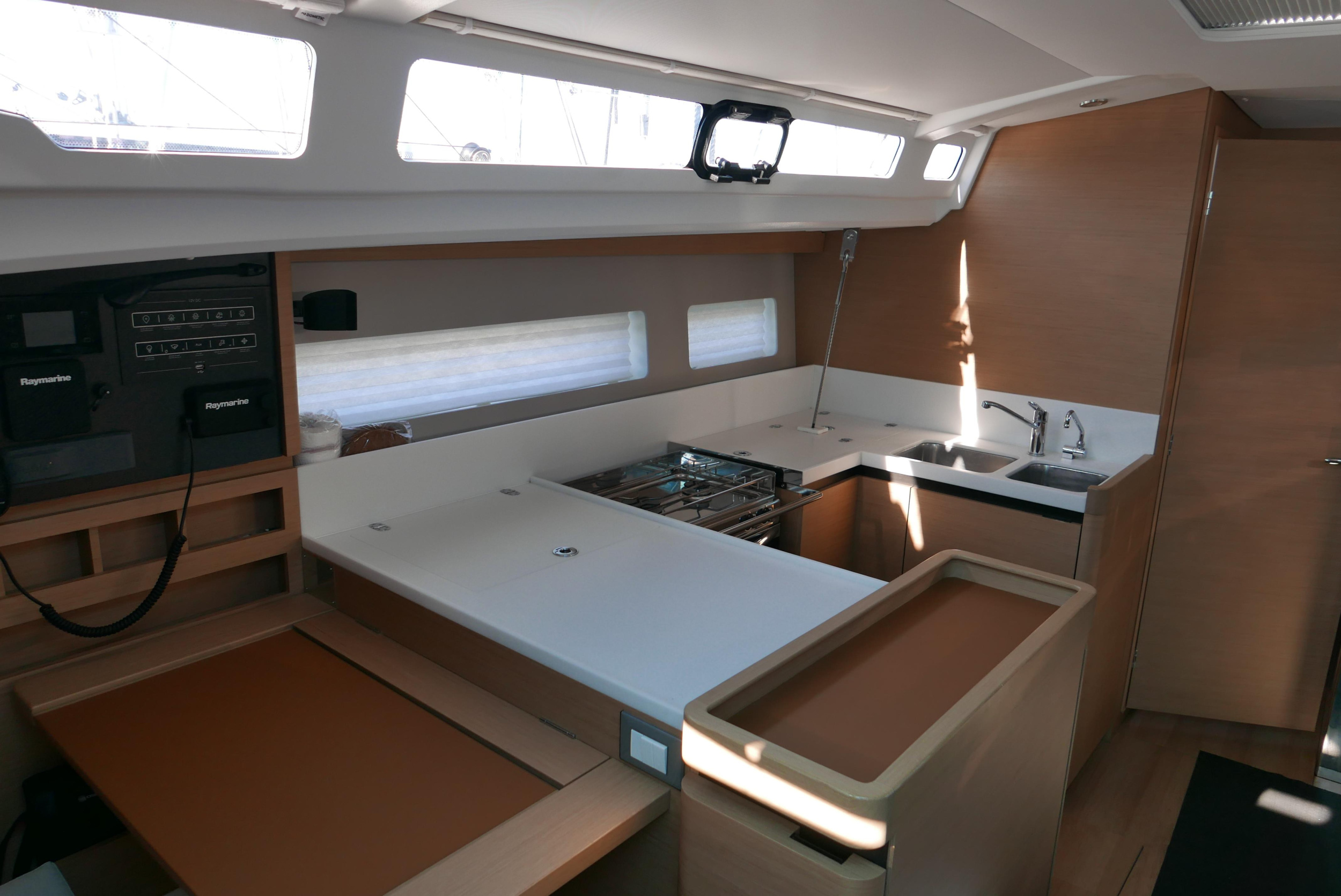 Sun Odyssey 440 — photo 11