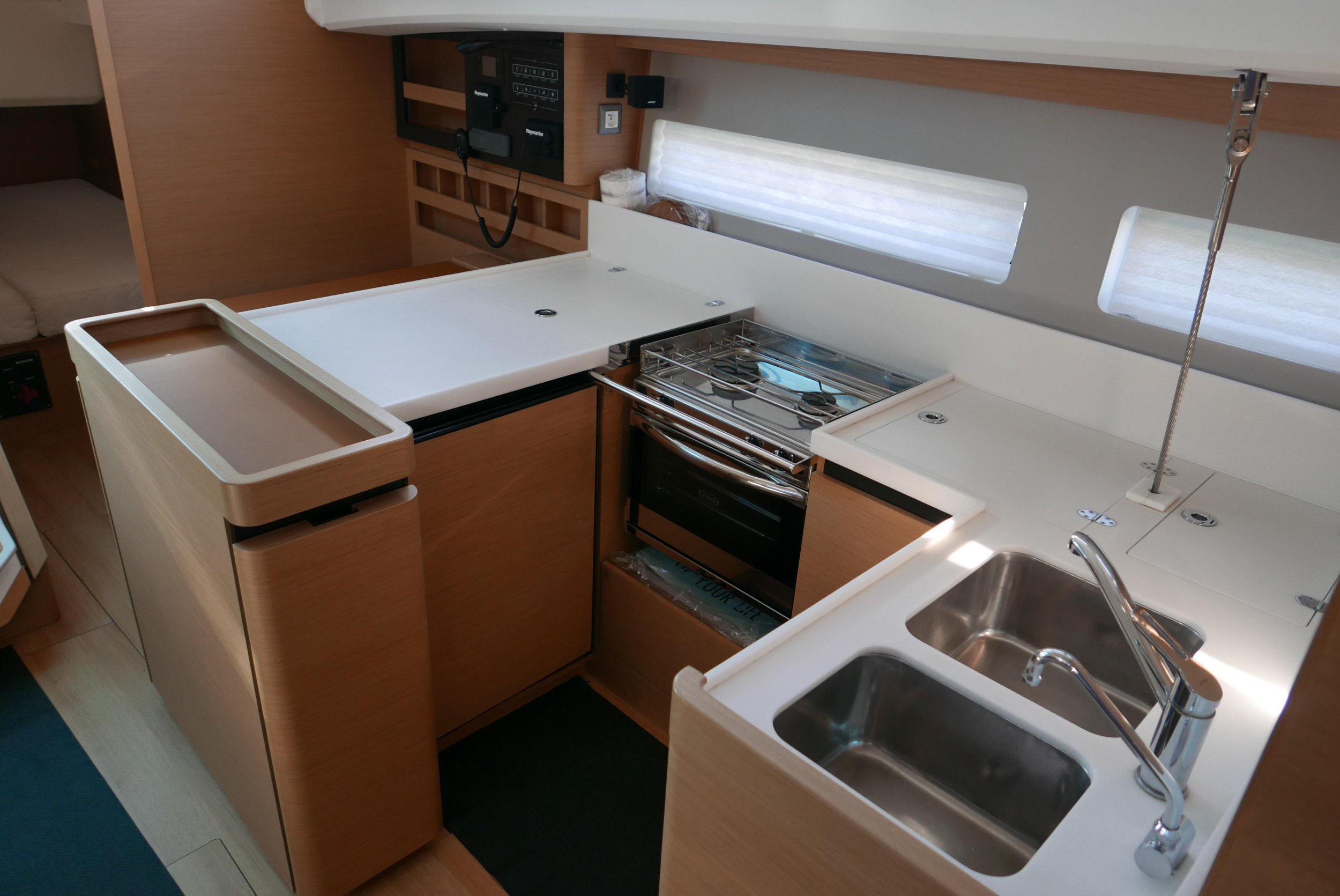 Sun Odyssey 440 — photo 9