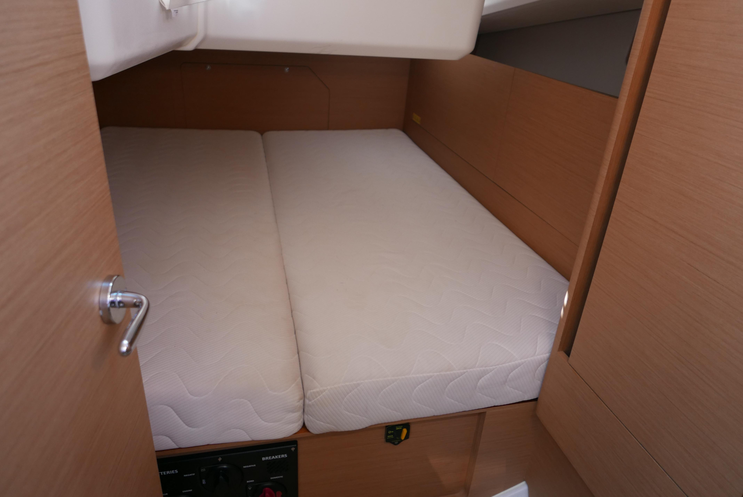 Sun Odyssey 440 — photo 18