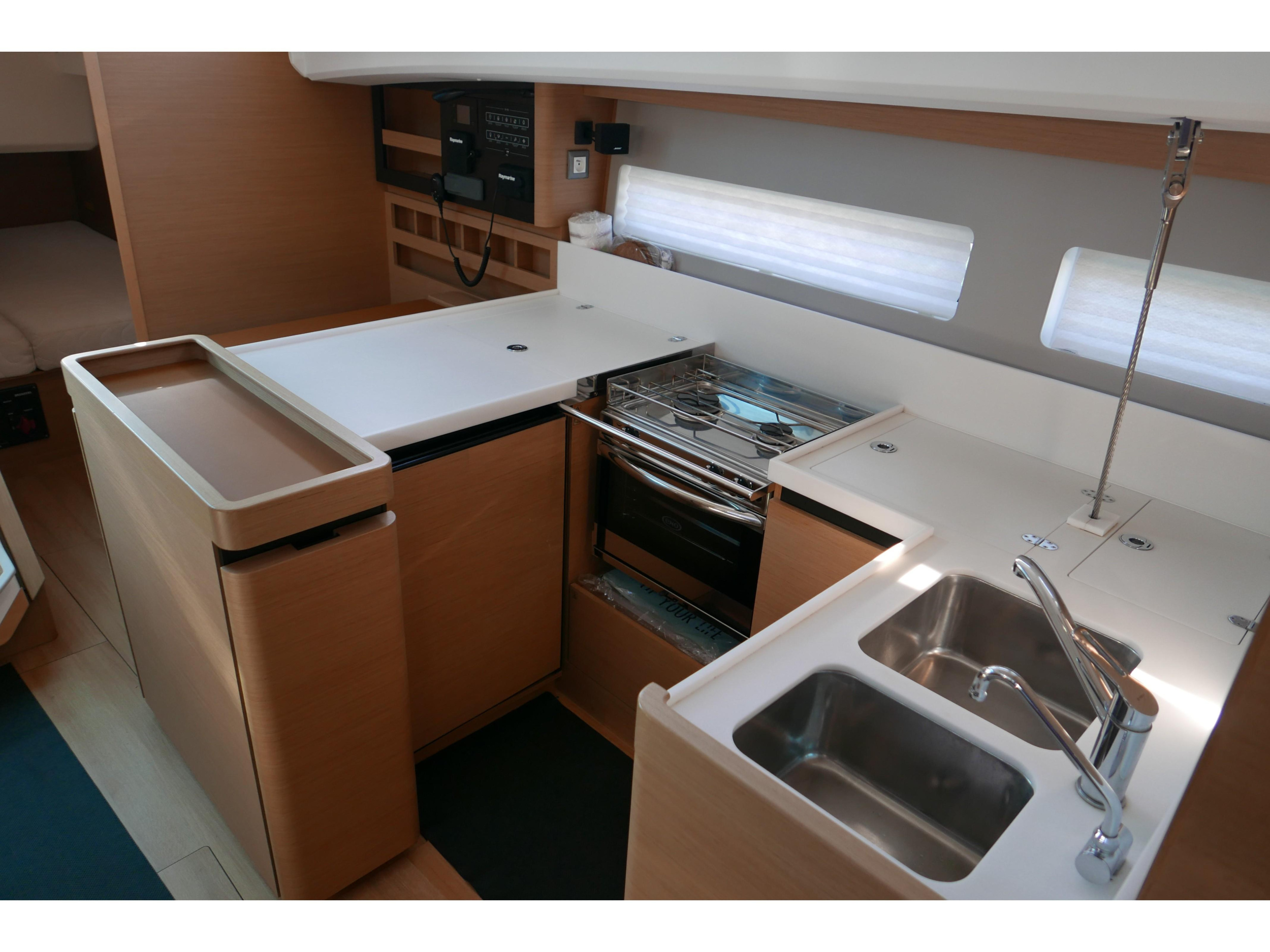 Sun Odyssey 440 — photo 2