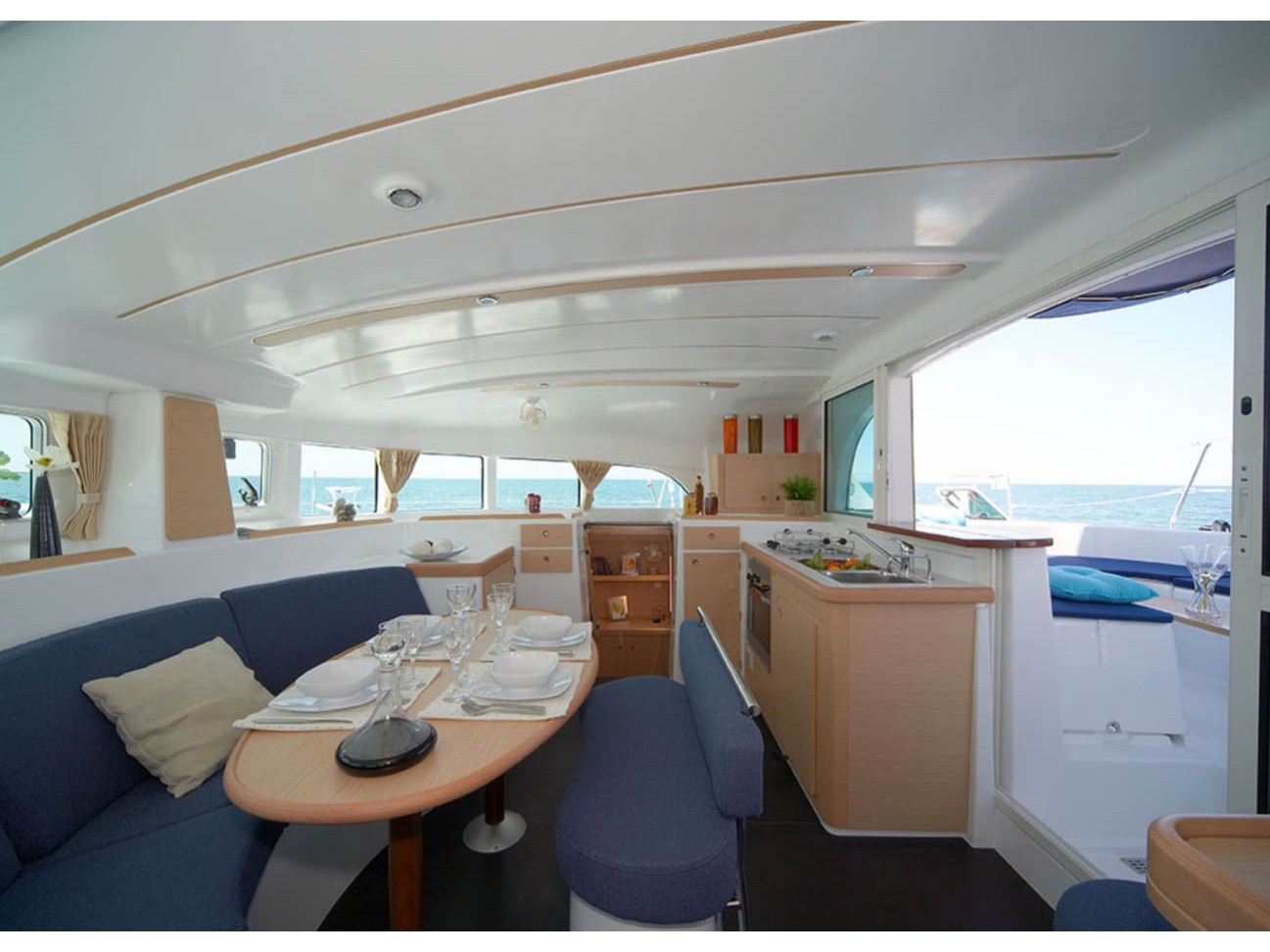 Lagoon 380 S2 — photo 2
