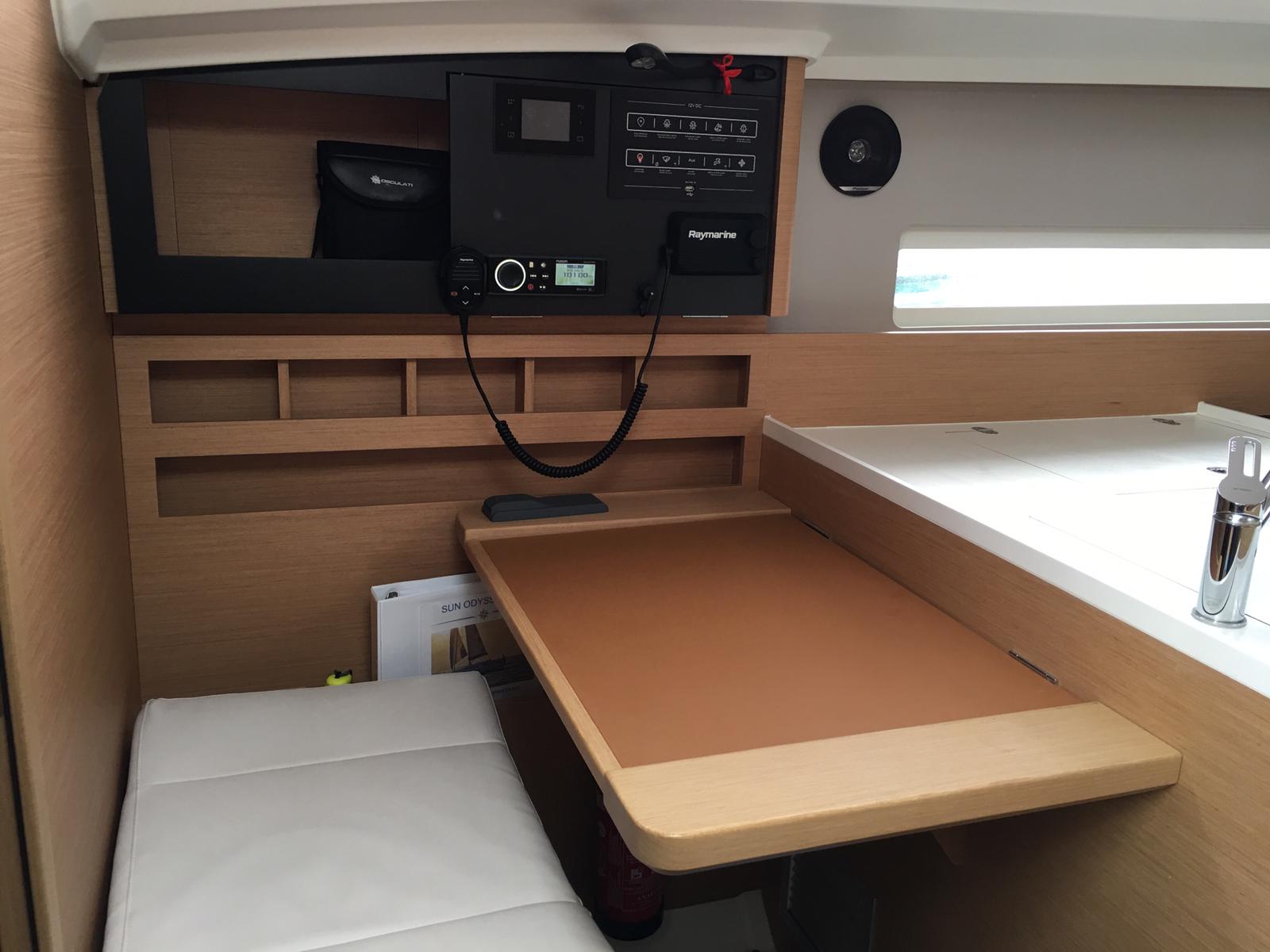 Sun Odyssey 410 — photo 4