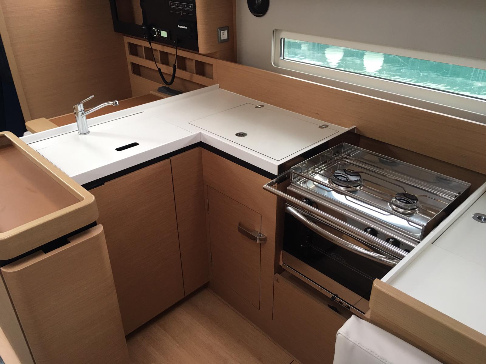 Sun Odyssey 410 — photo 9