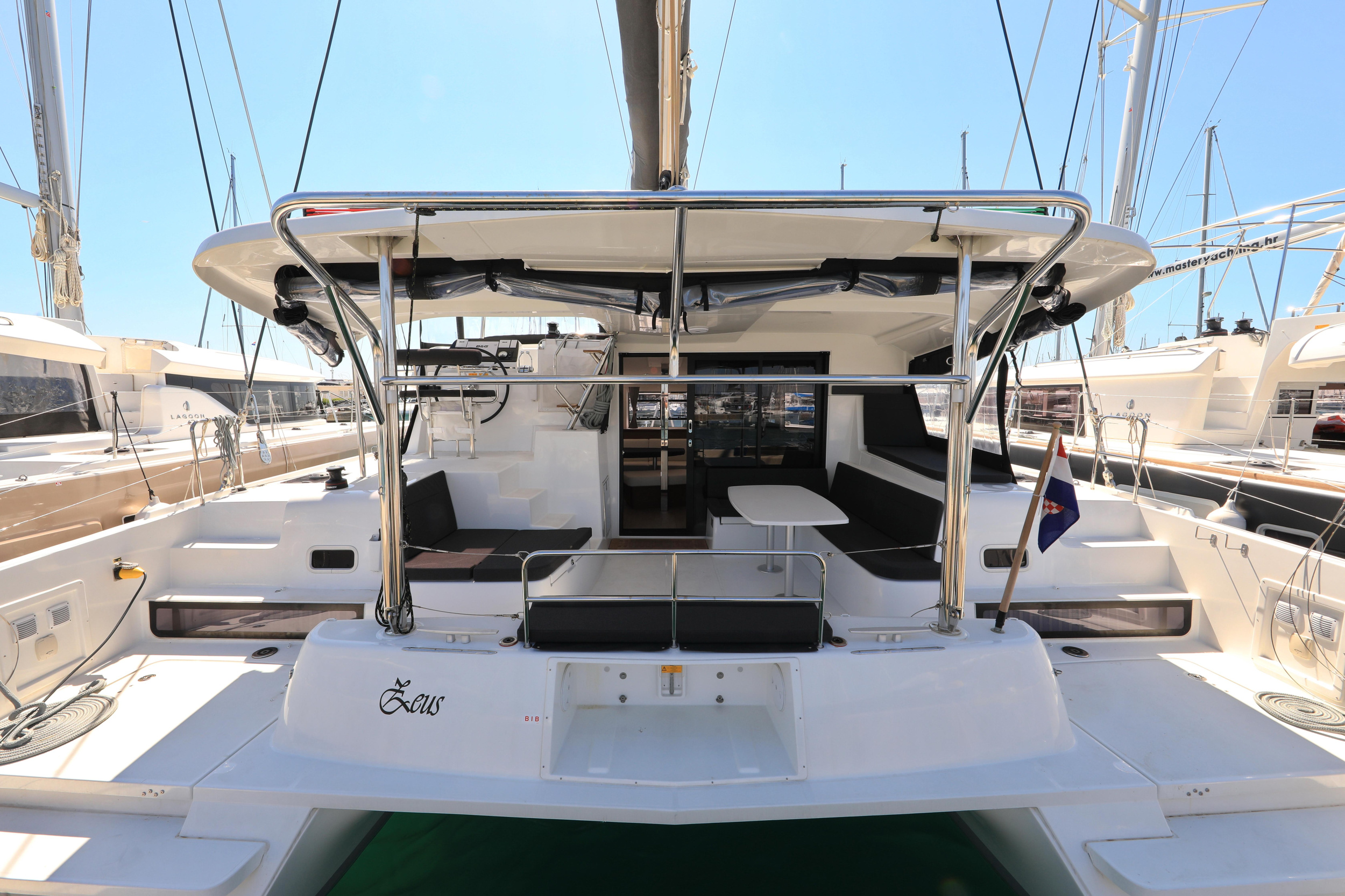 Lagoon 42 — photo 36