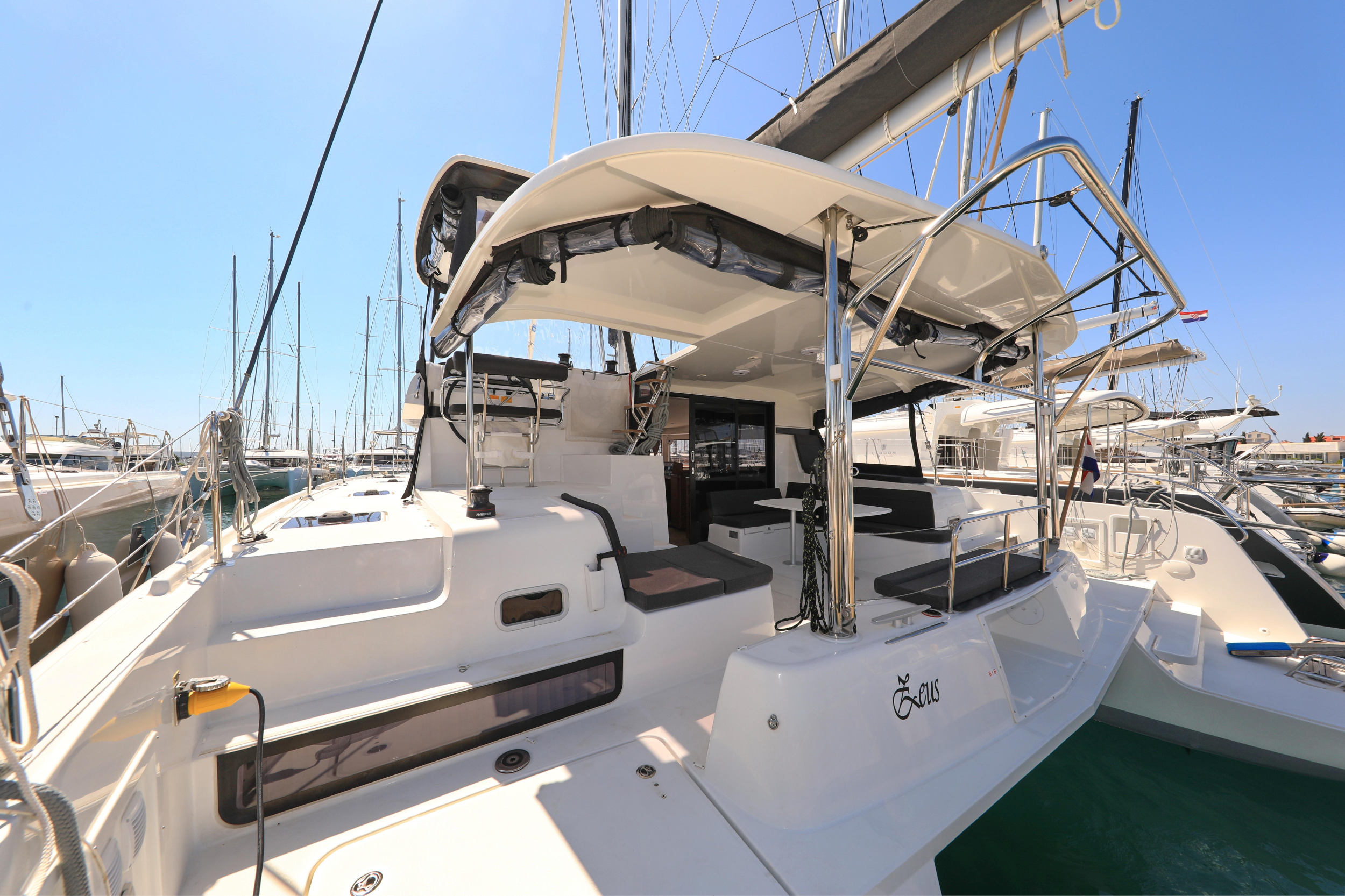 Lagoon 42 — photo 27