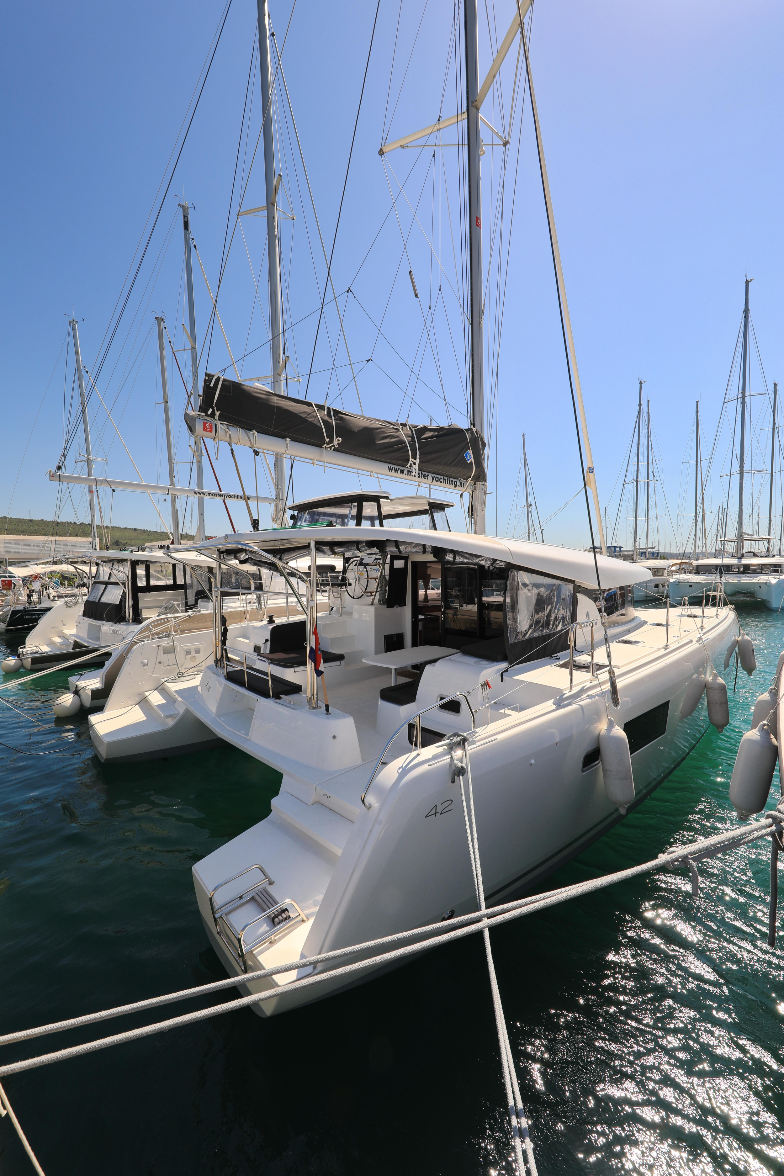 Lagoon 42 — photo 18