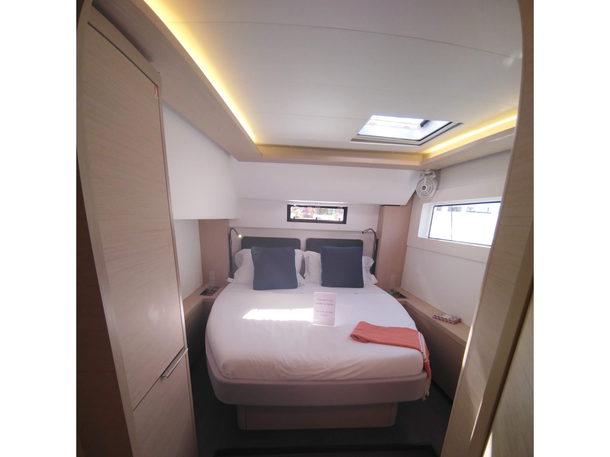 Lagoon 46 Flybridge — photo 8