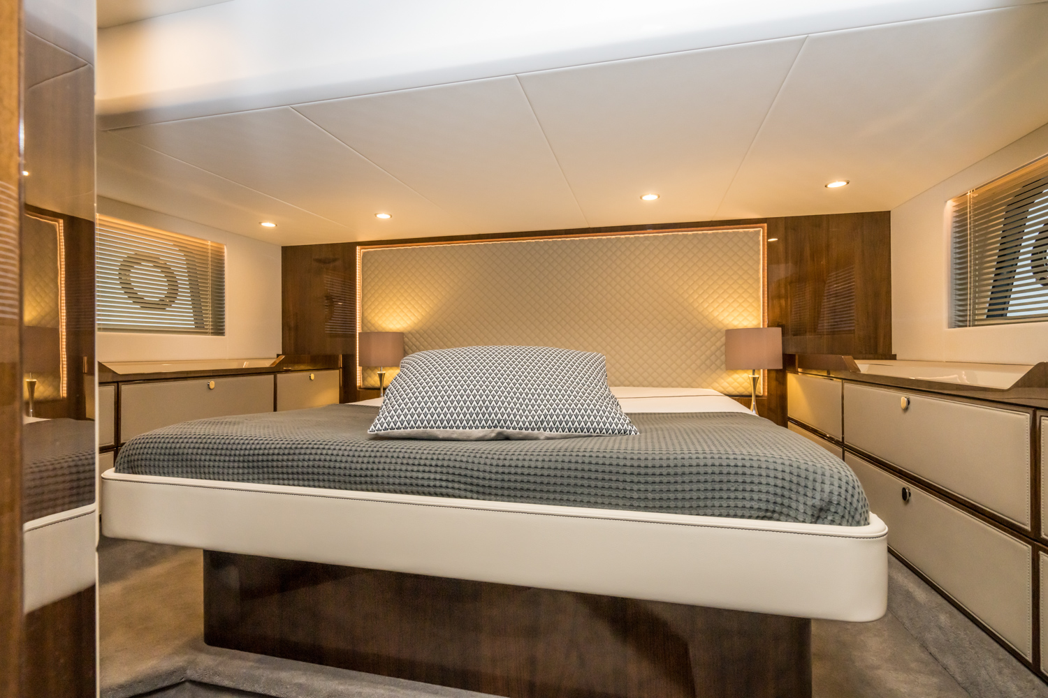 Fairline Squadron 50 — photo 10