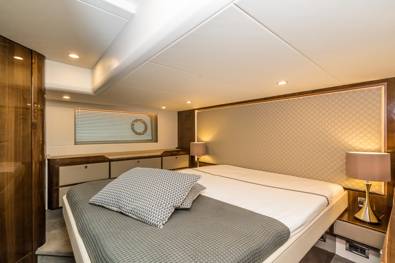 Fairline Squadron 50 — photo 12
