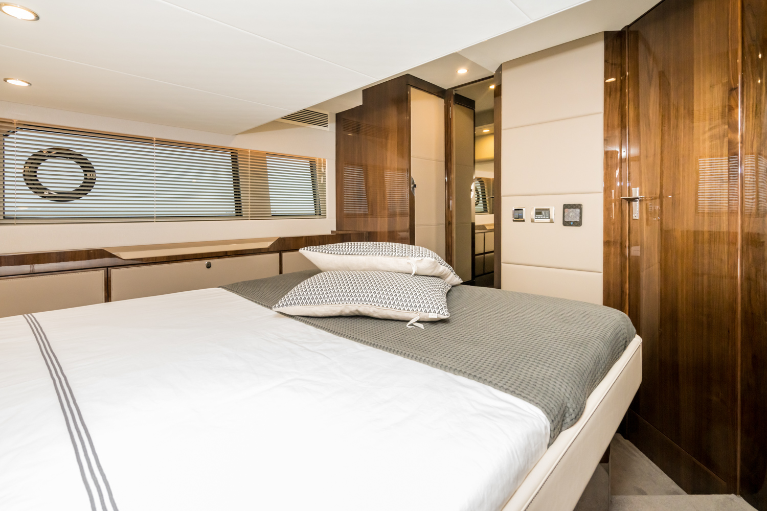 Fairline Squadron 50 — photo 15