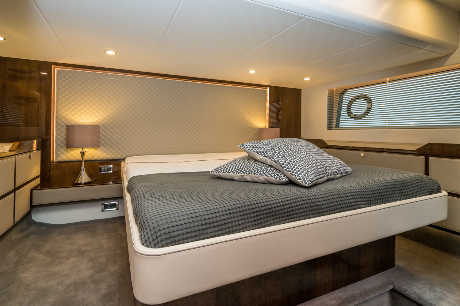 Fairline Squadron 50 — photo 8