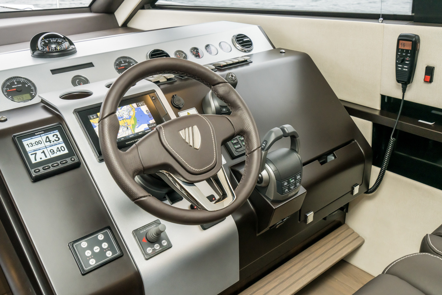 Fairline Squadron 50 — photo 5