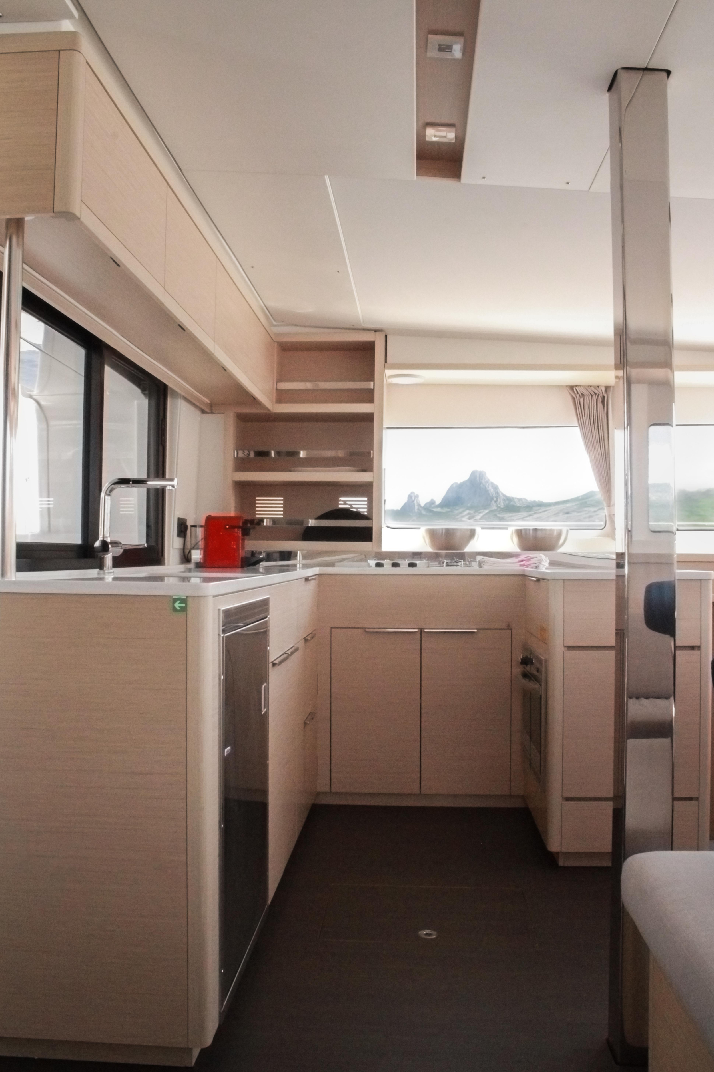LAGOON 46 — photo 12
