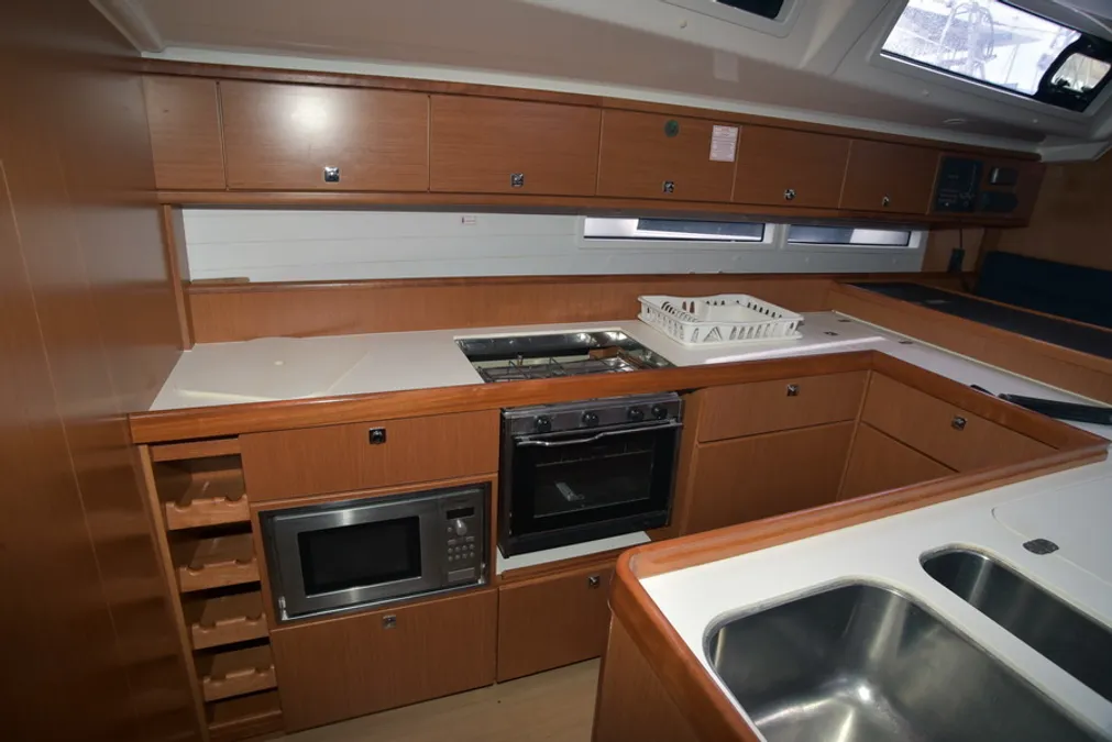Bavaria Cruiser 56 — photo 12