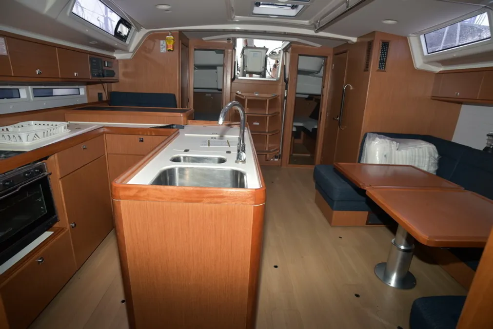 Bavaria Cruiser 56 — photo 4
