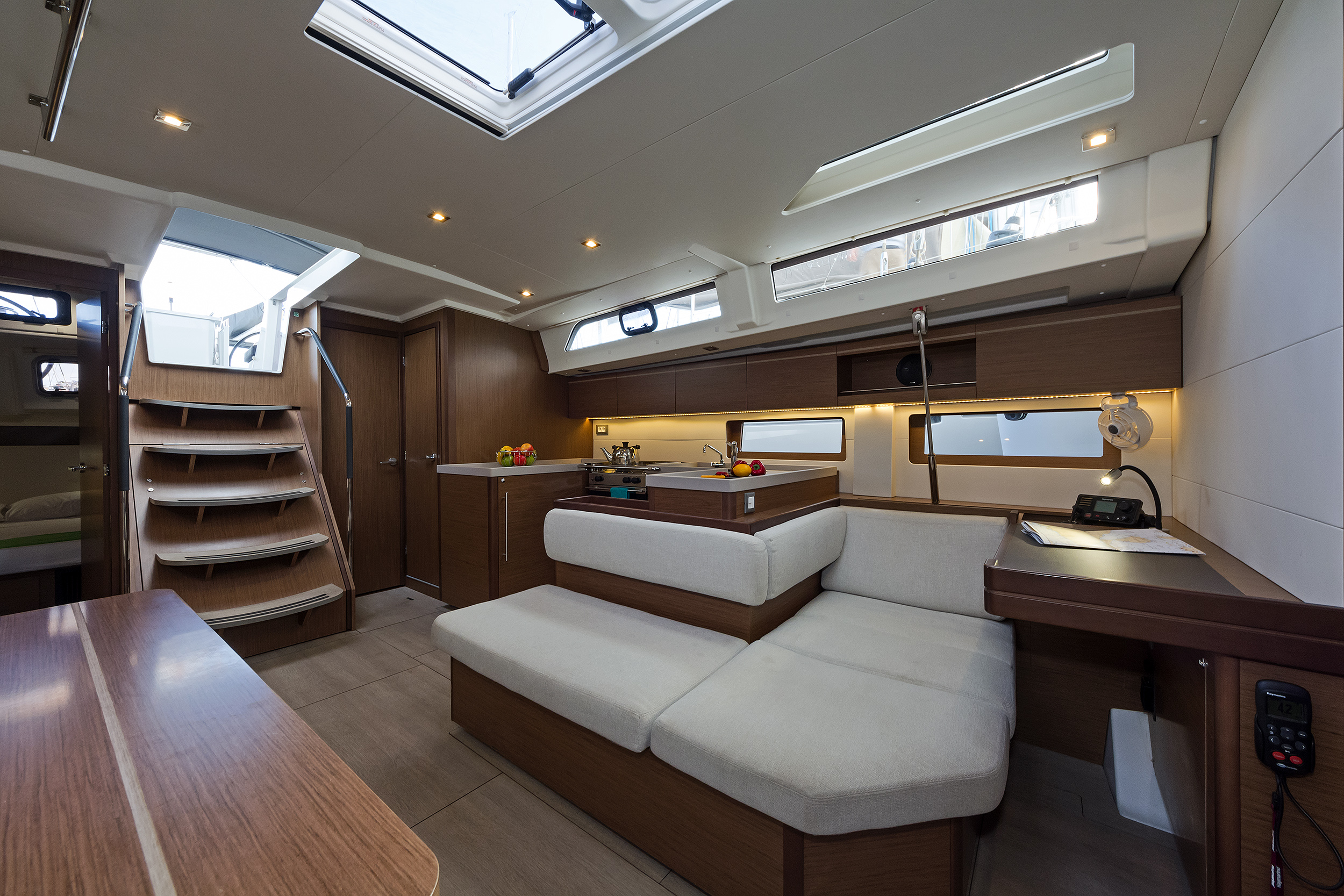 Oceanis 51.1 (4+1 cab) & GEN — photo 6