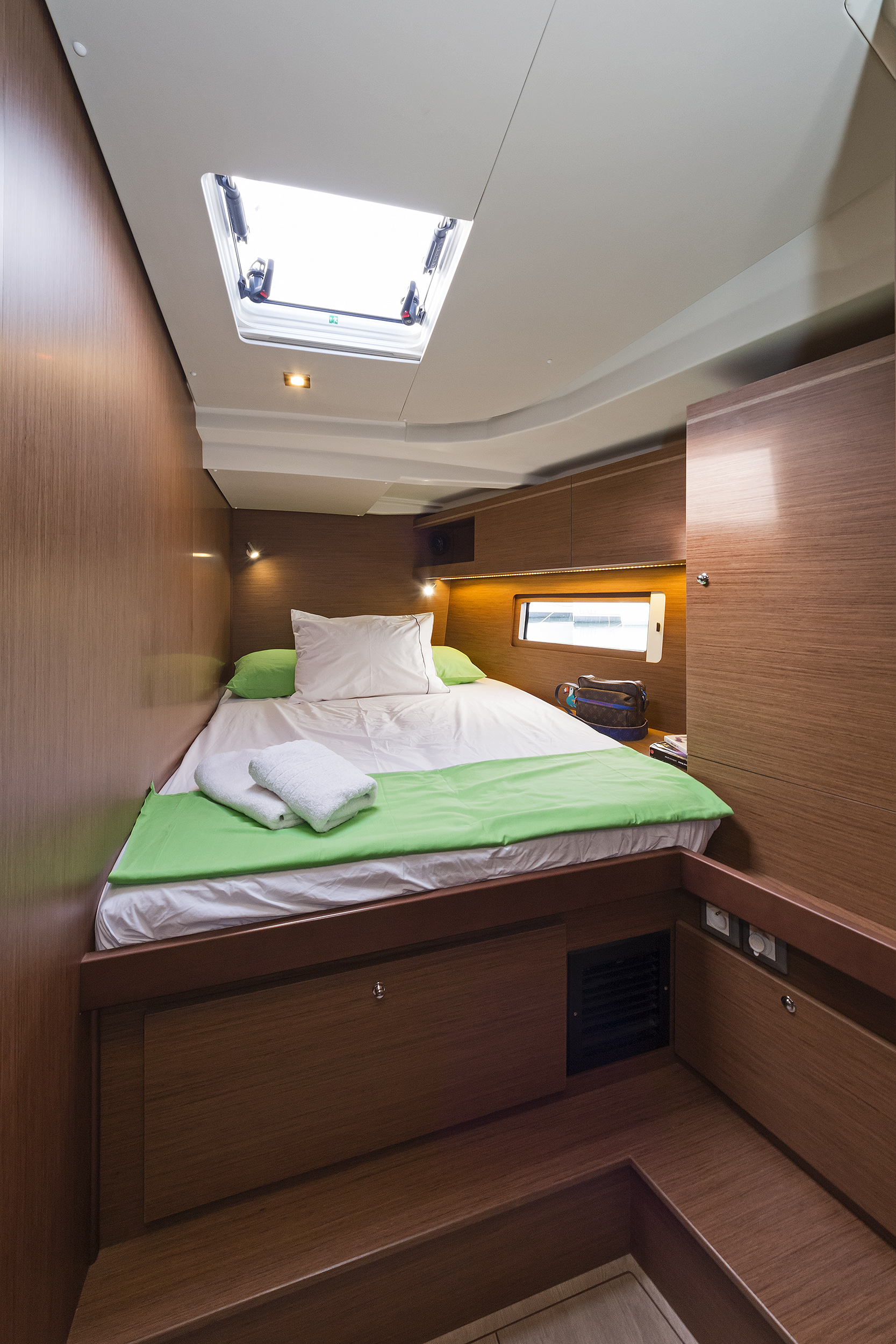 Oceanis 51.1 (4+1 cab) & GEN — photo 27