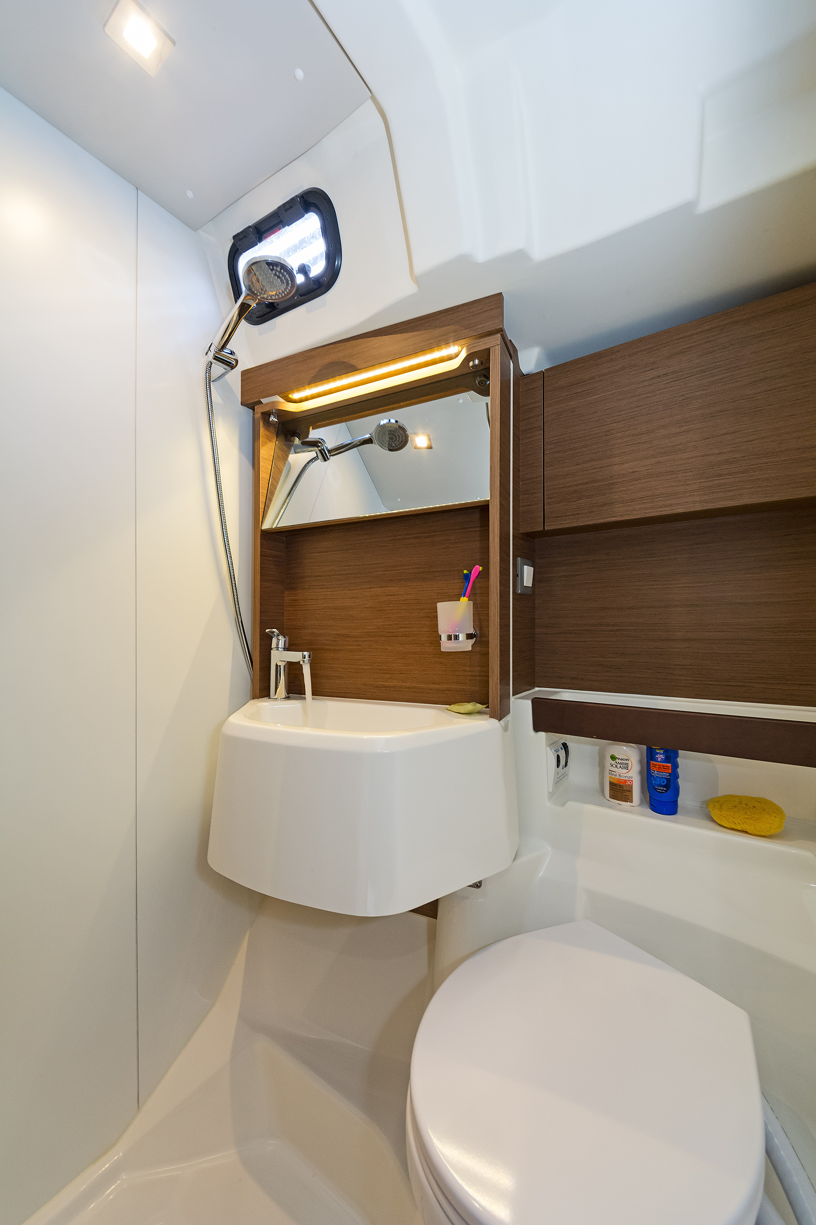 Oceanis 51.1 (5+1 cab) & GEN — photo 18
