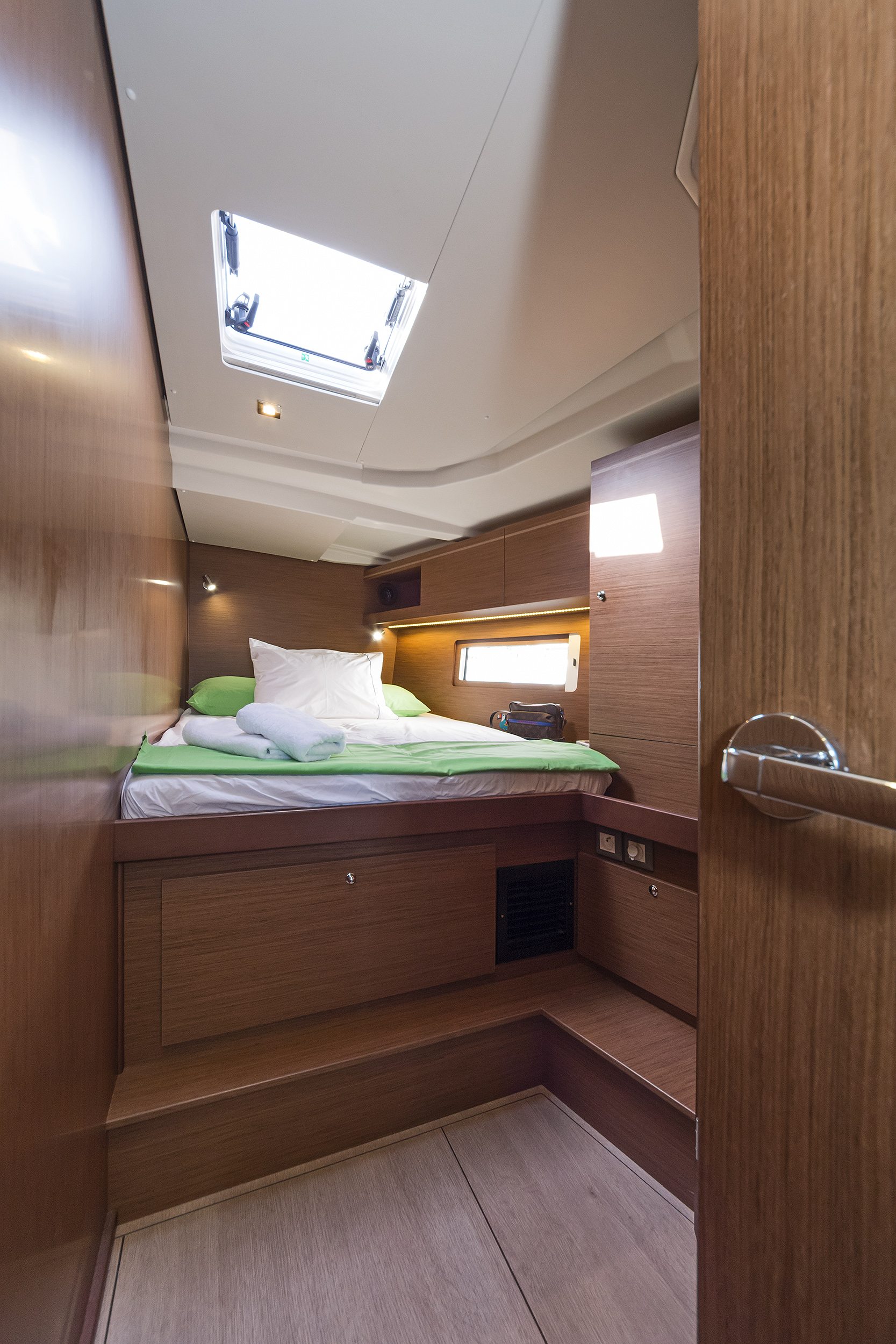 Oceanis 51.1 (5+1 cab) & GEN — photo 3