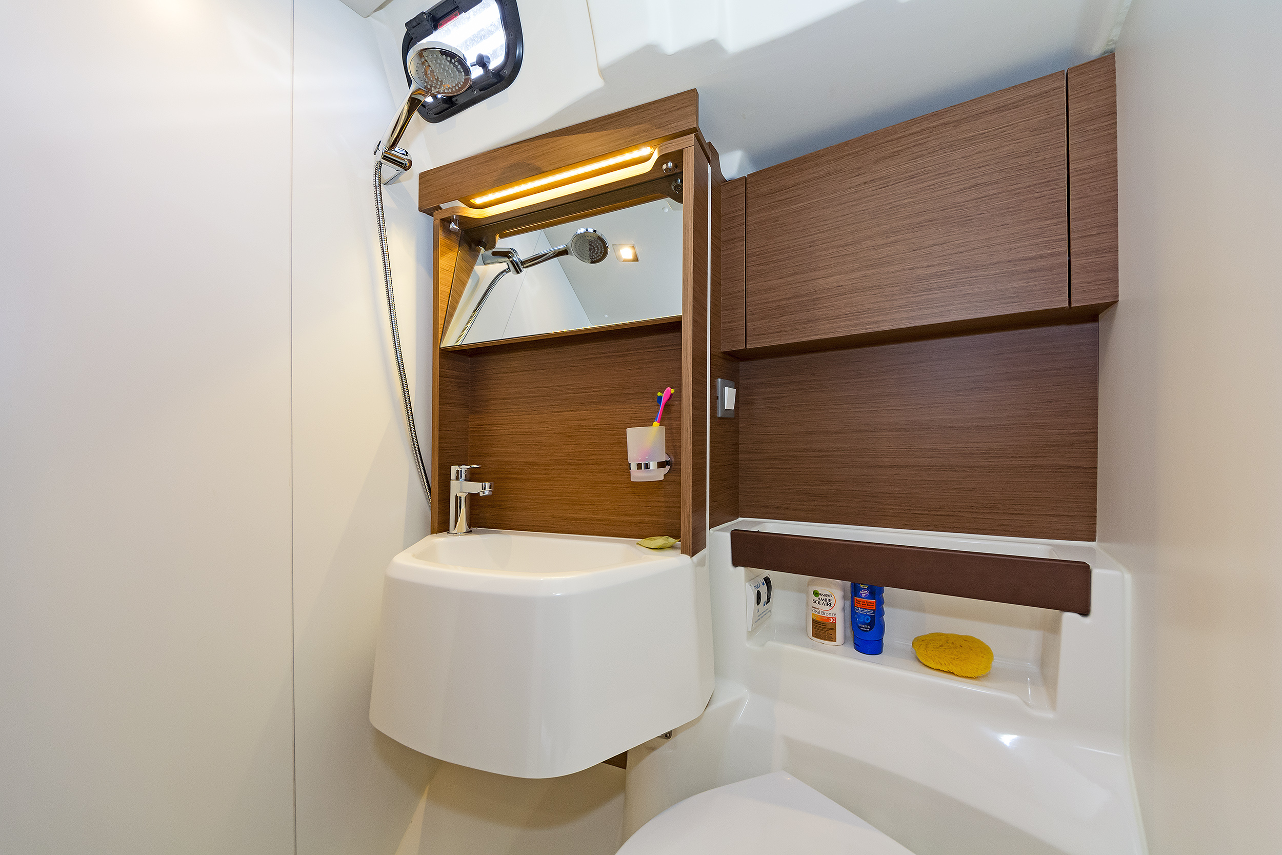 Oceanis 51.1 (5+1 cab) & GEN — photo 21