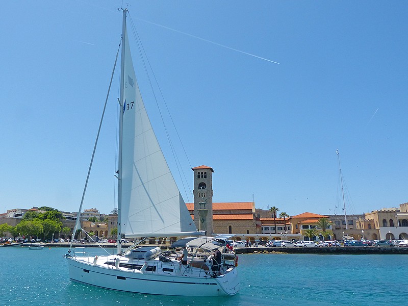 Bavaria 37 Cruiser — photo 1