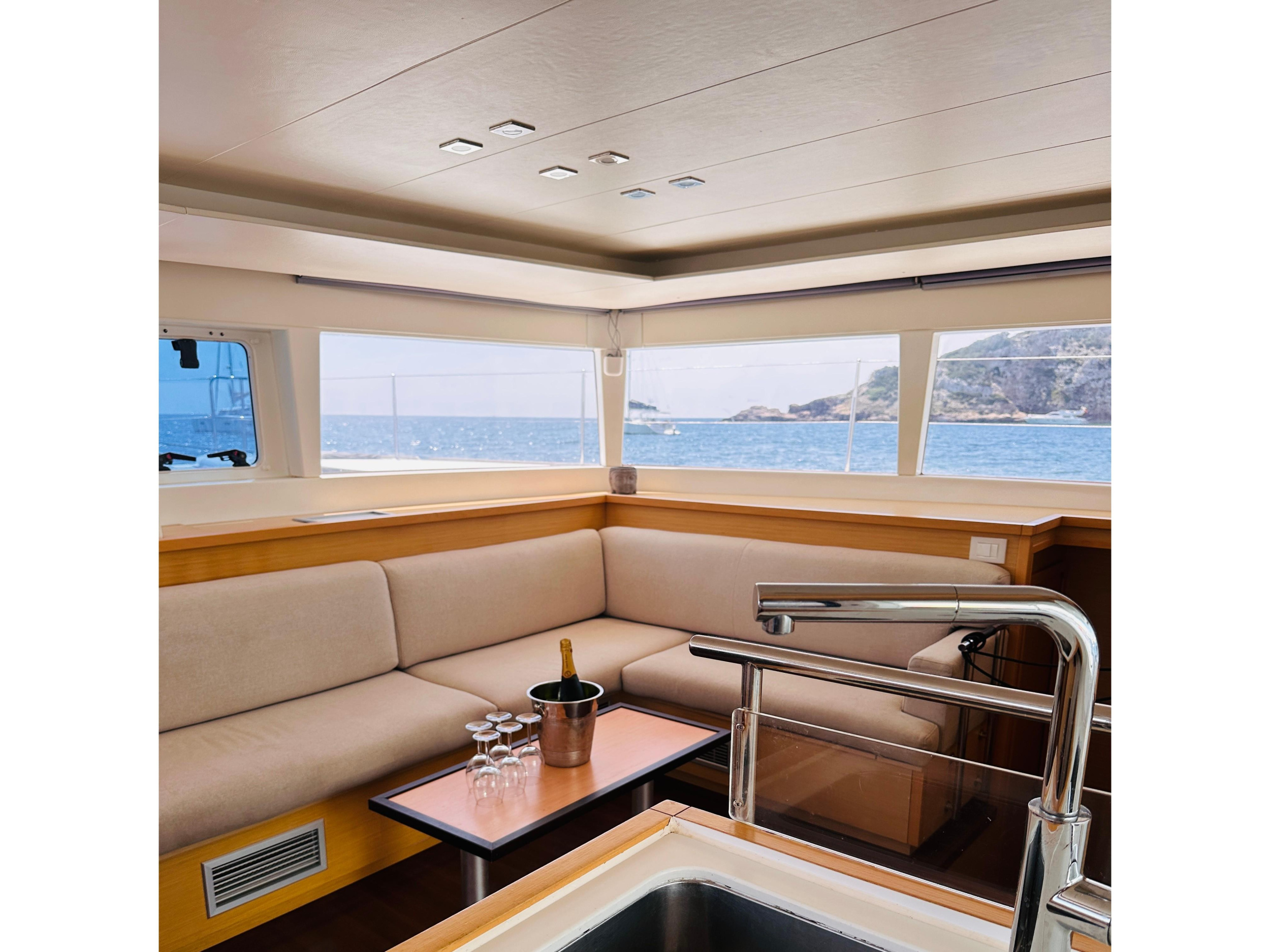 Lagoon 450 Flybridge — photo 15