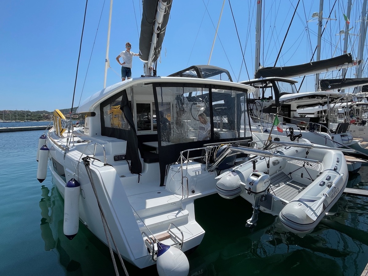 Lagoon 40 — photo 4