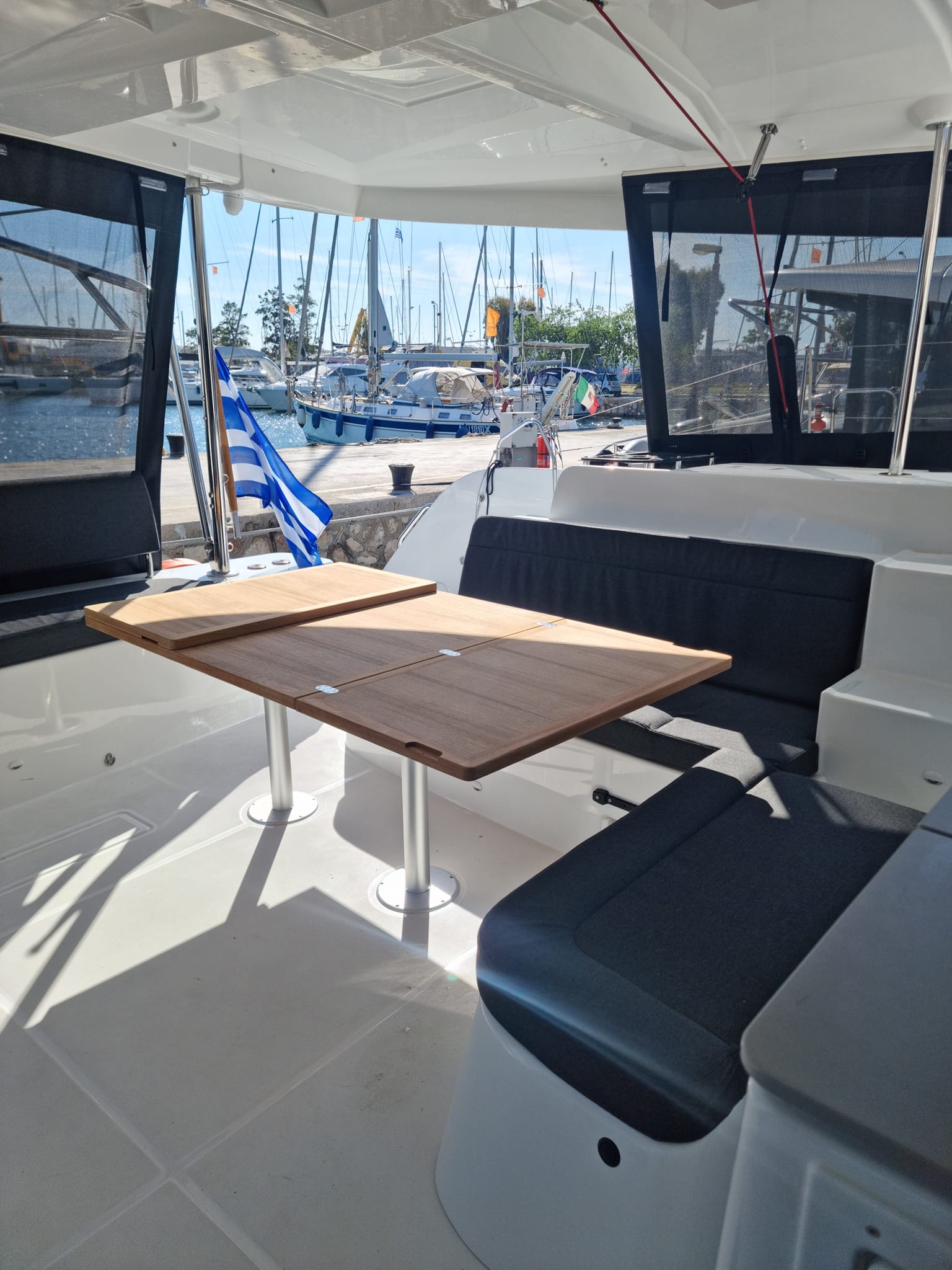 Lagoon 46 — photo 3