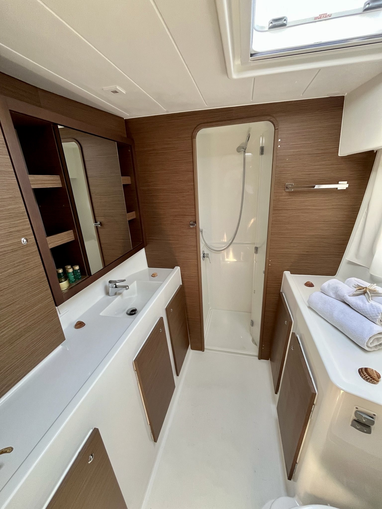 Lagoon 42 — photo 16
