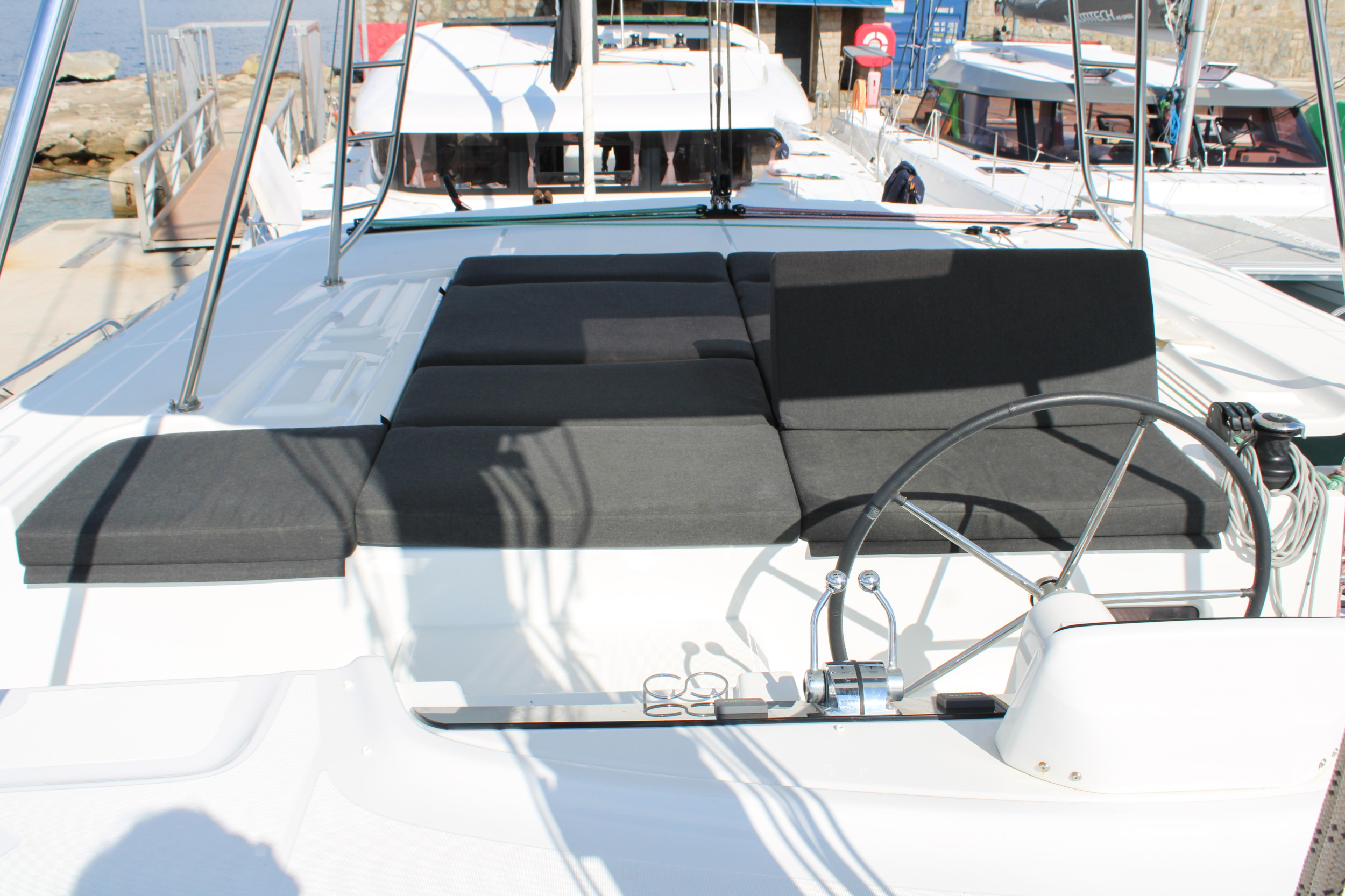 LAGOON 46 — photo 11