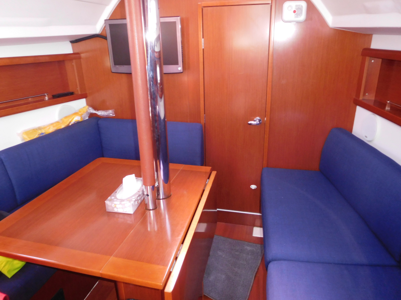 Oceanis 31 — photo 3