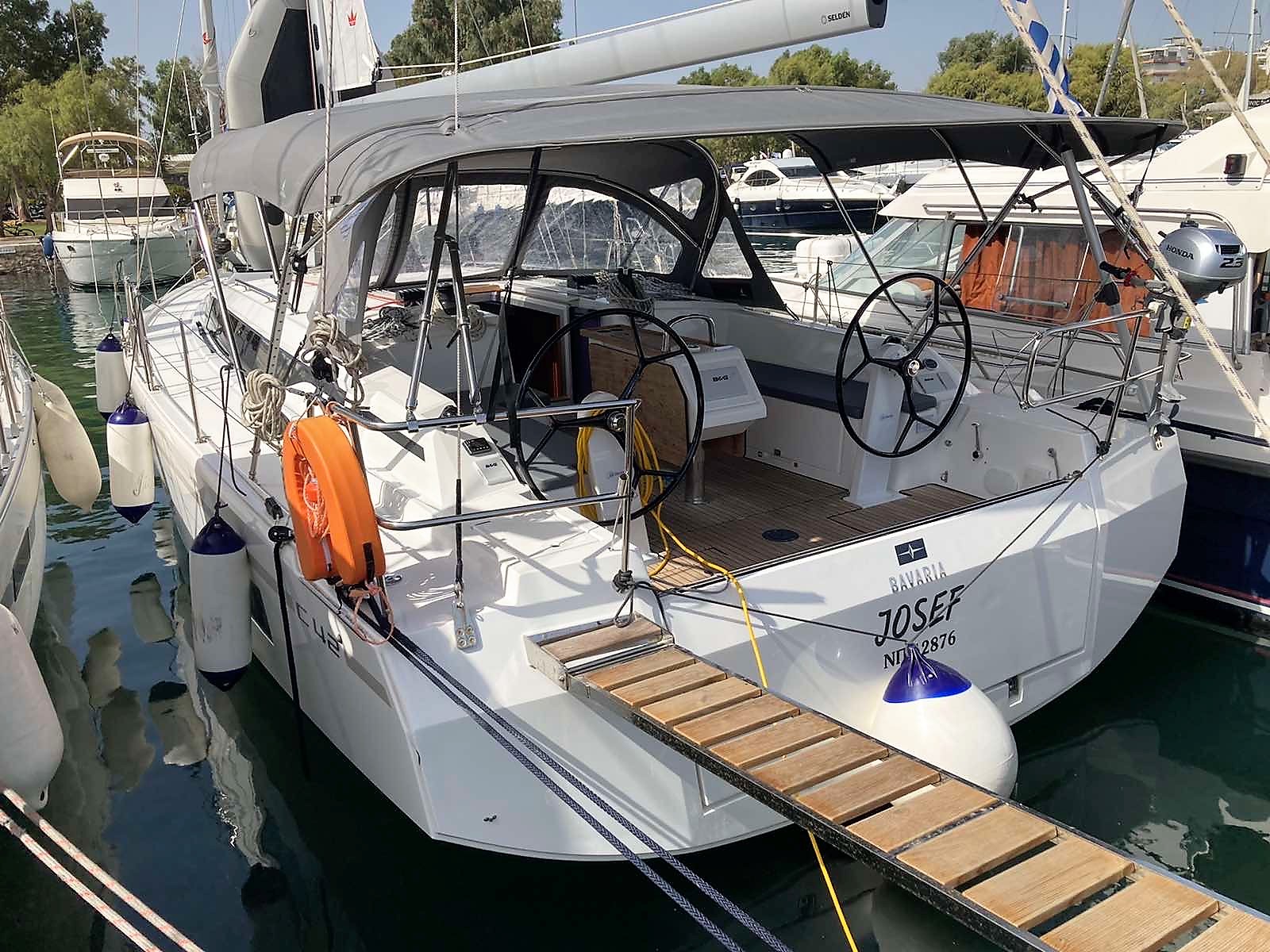 Bavaria C42 — photo 3