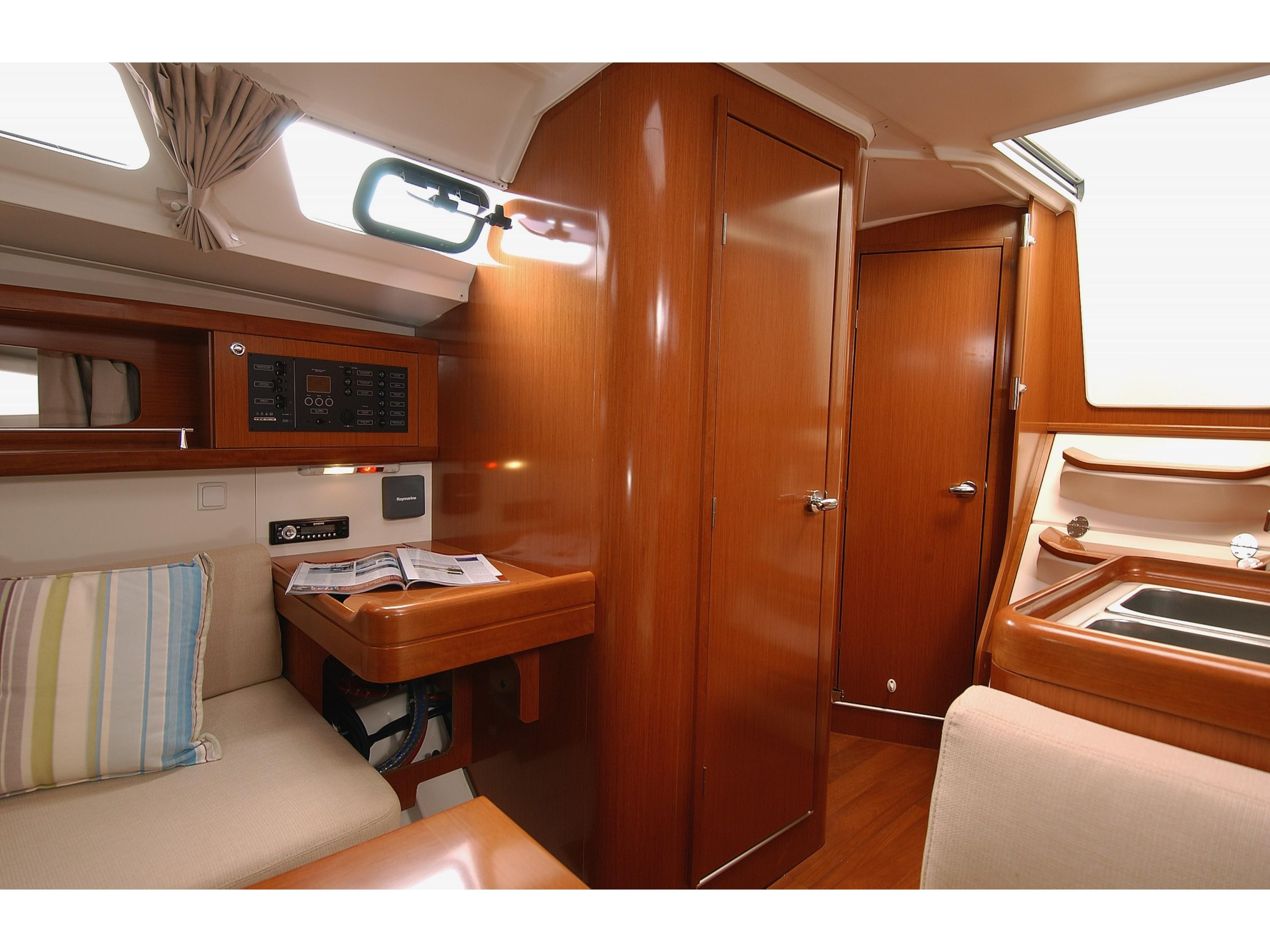 Oceanis 34 — photo 4