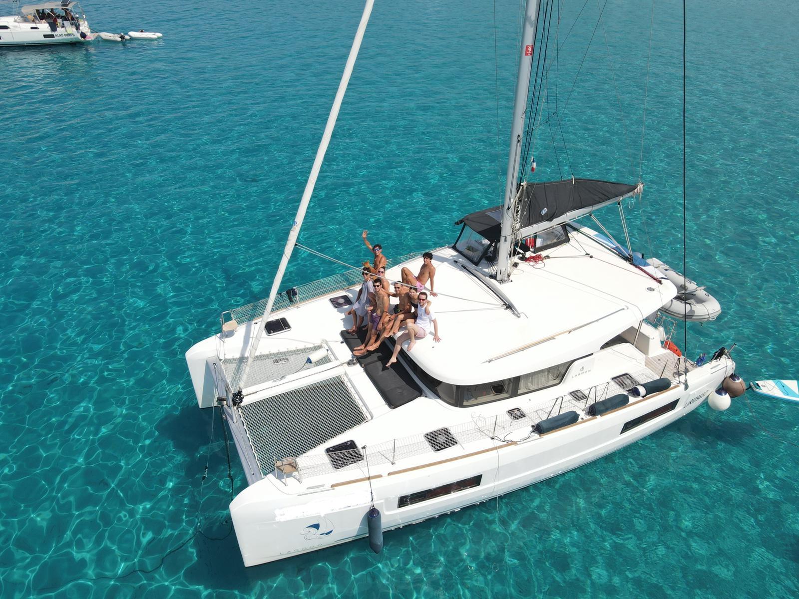 Lagoon 40 — photo 1