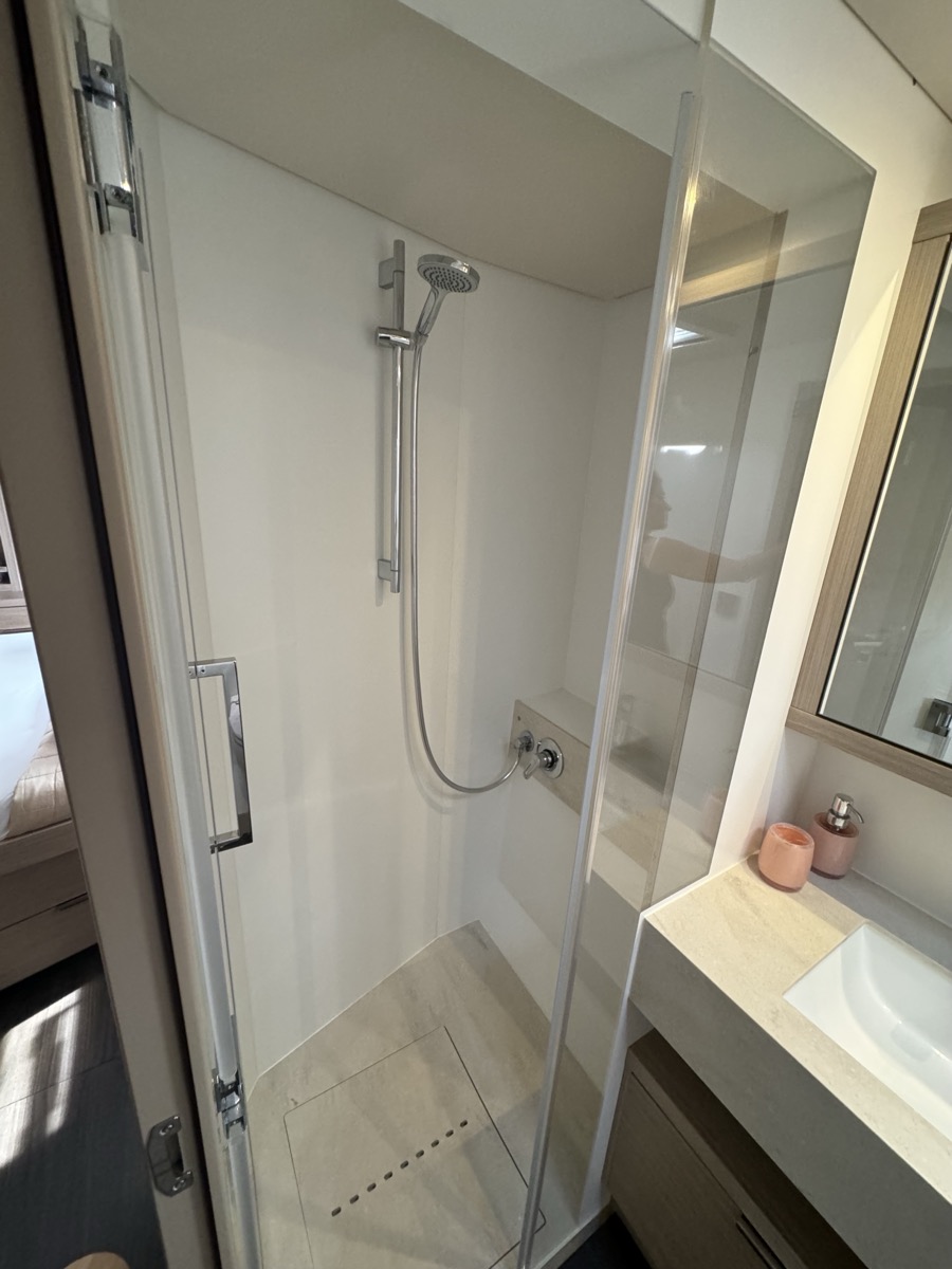 Lagoon 55 (5 cab) — photo 12