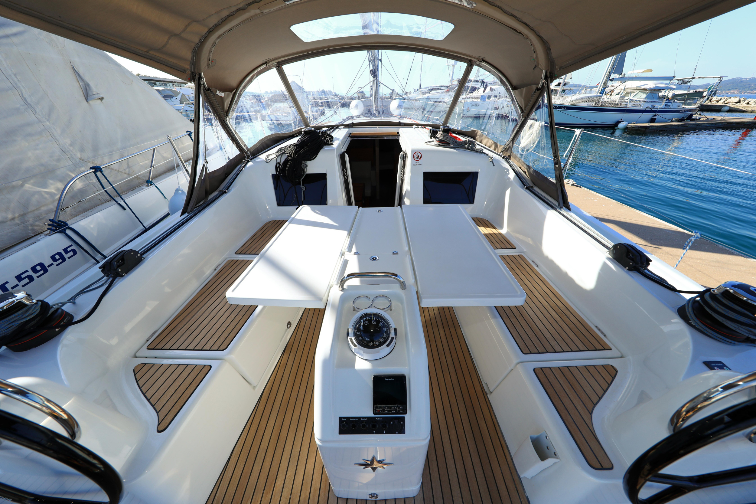 Sun Odyssey 410 — photo 8