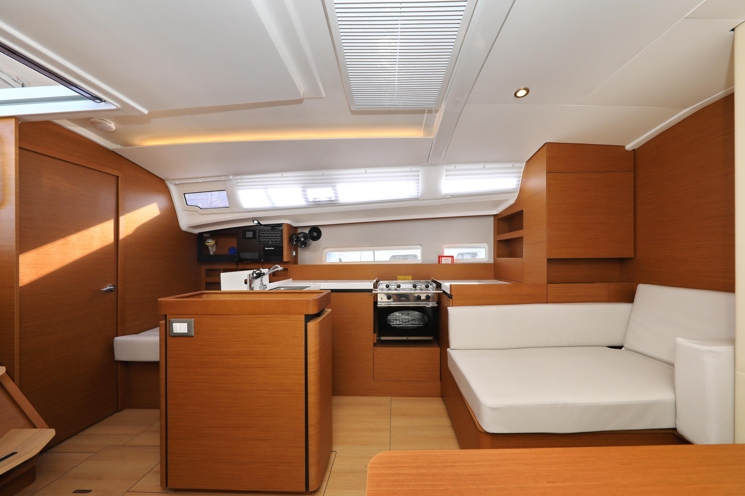Sun Odyssey 410 — photo 98