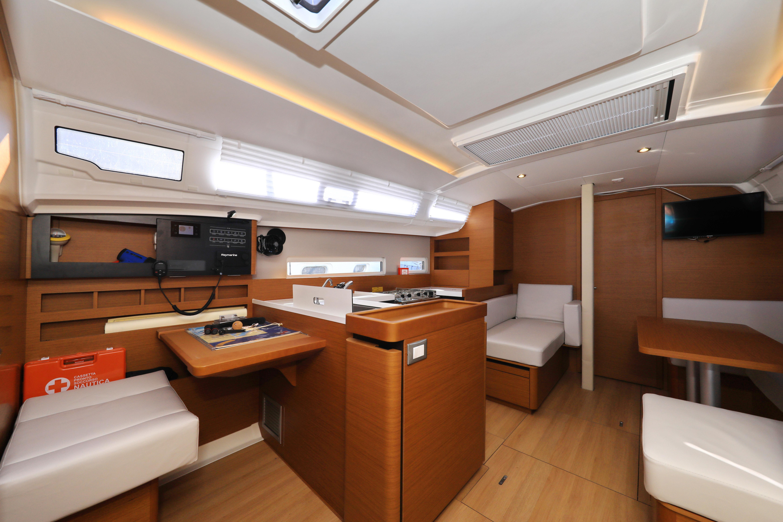 Sun Odyssey 410 — photo 9