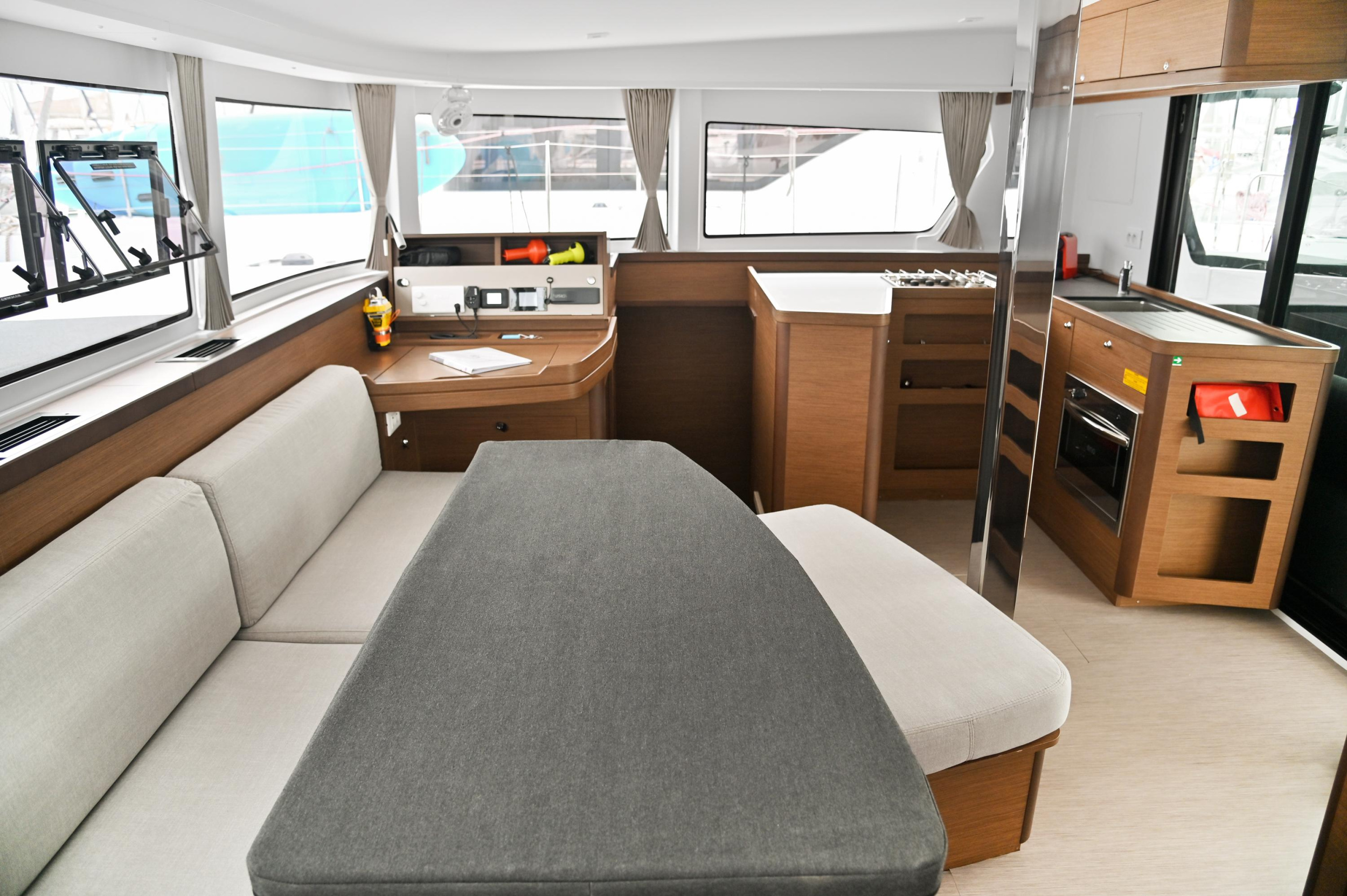 Lagoon 42 — photo 12