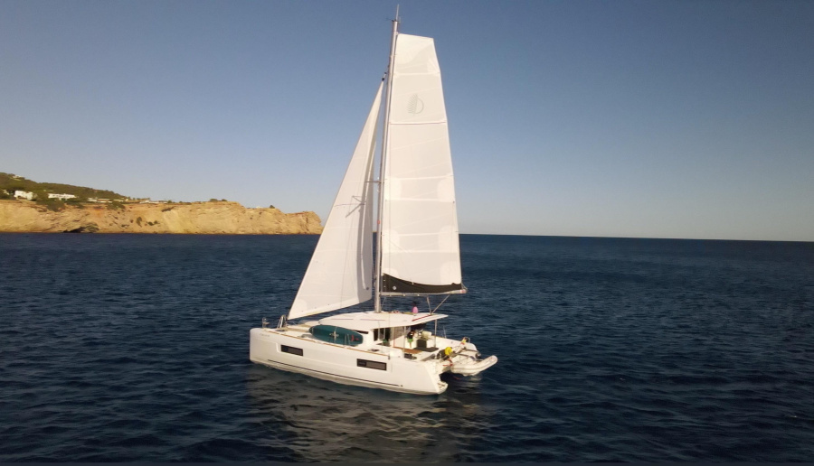 Lagoon 40 — photo 25