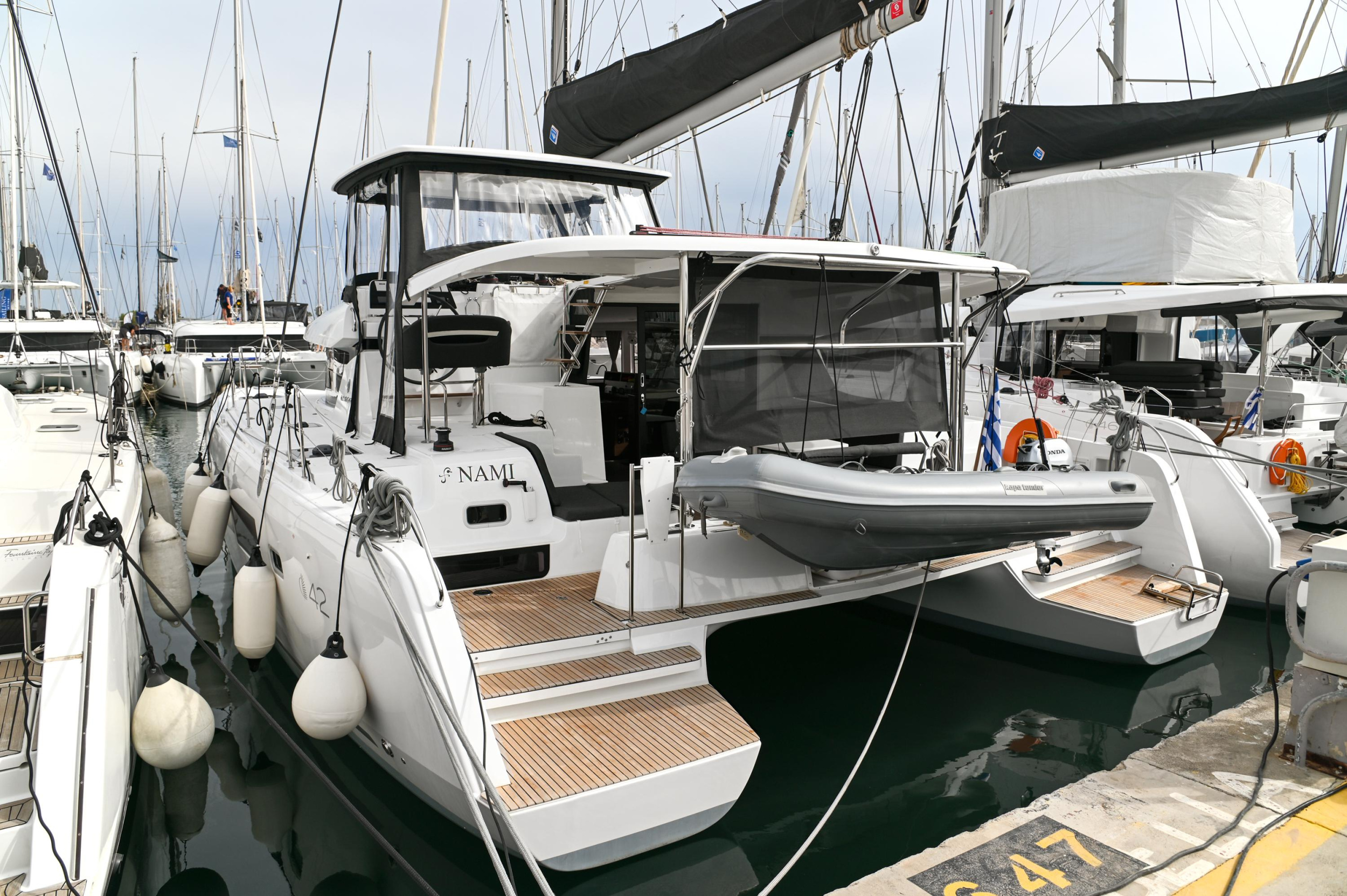 Lagoon 42 — photo 11